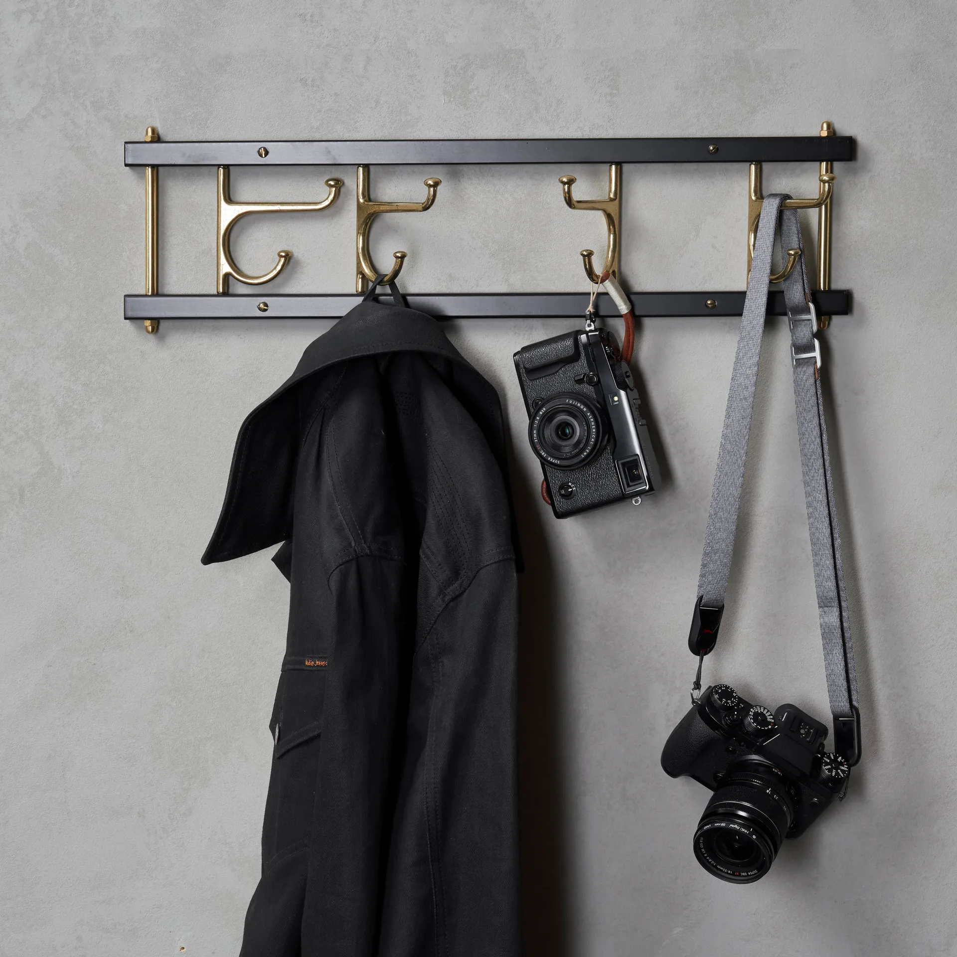 Maxi 4 Dekorativ フック rail, black-brass Essem Design | エッセムデザイン