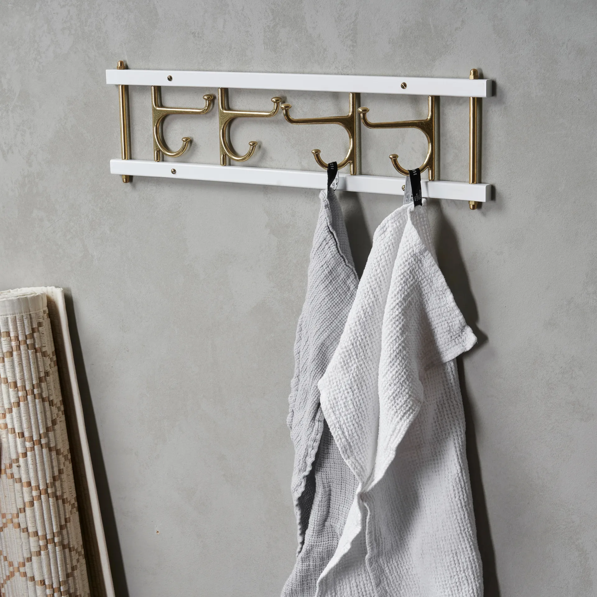 Maxi 4 Dekorativ フック rail, white-brass Essem Design | エッセムデザイン