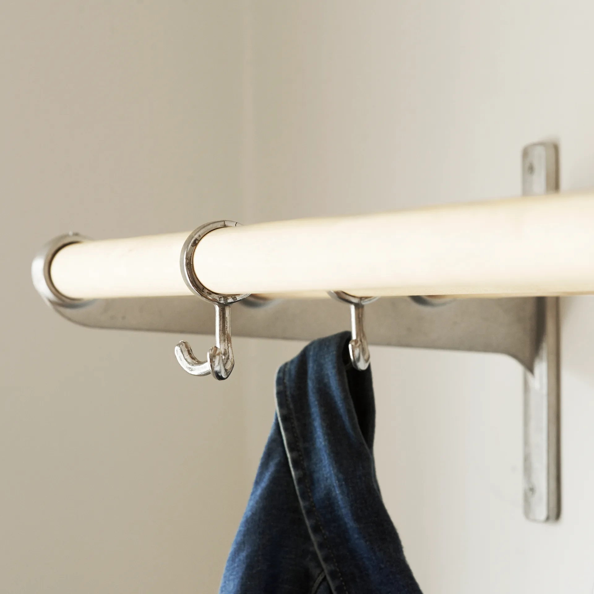 Nostalgi フック 2パック, aluminum Essem Design | エッセムデザイン