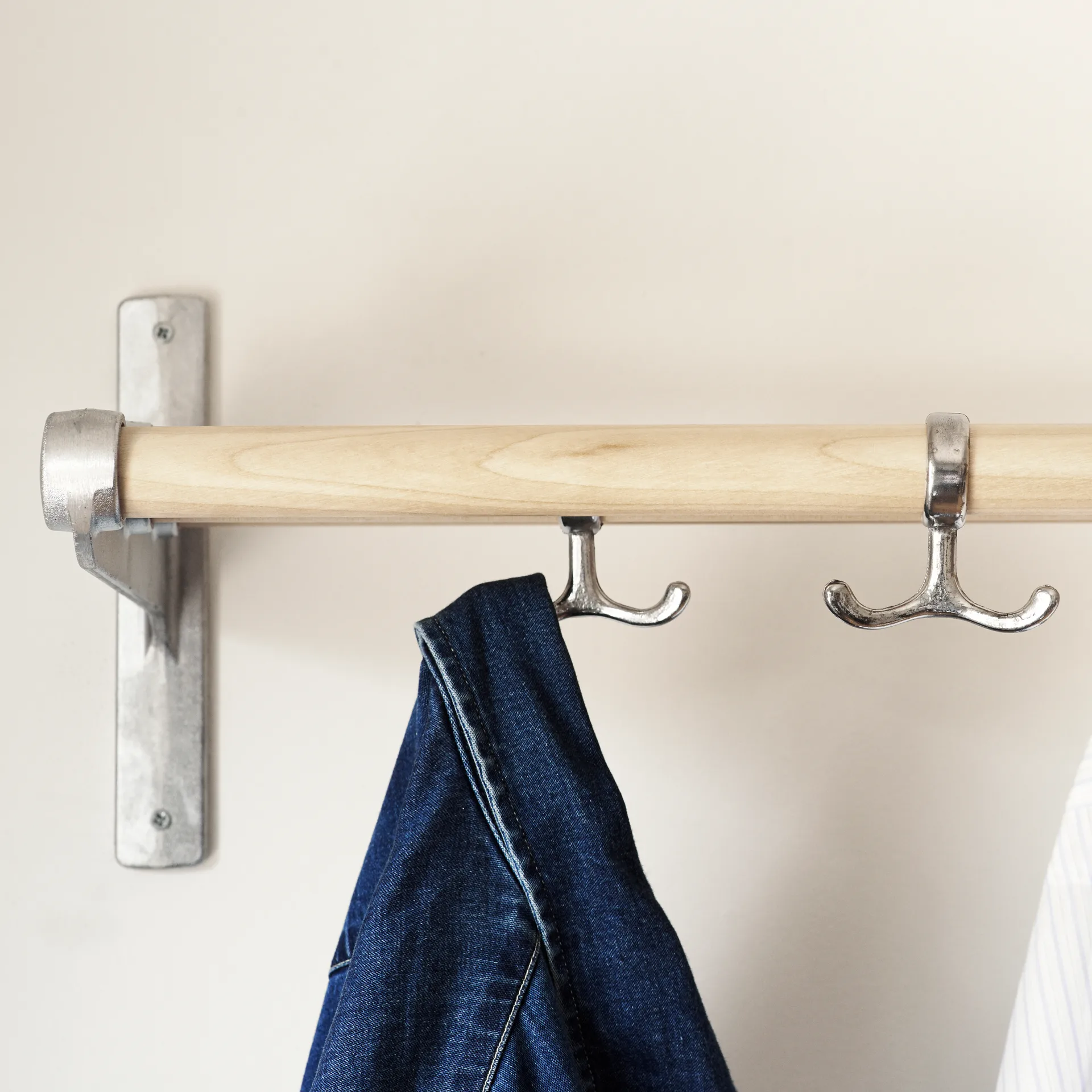 Nostalgi フック 2パック, aluminum Essem Design | エッセムデザイン