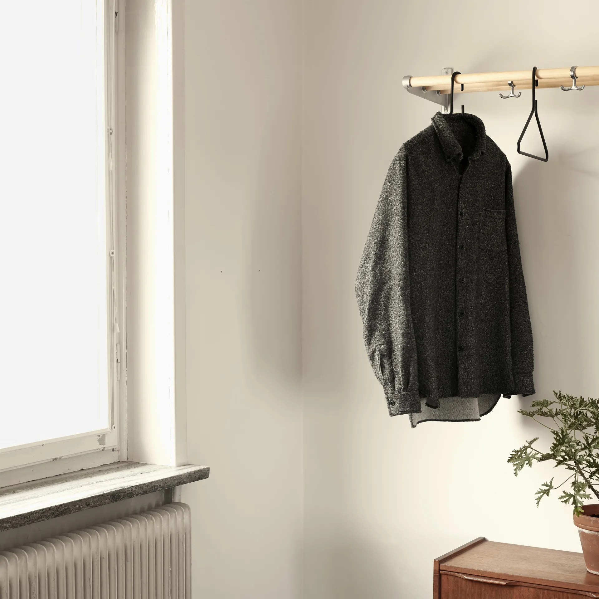 Nostalgi シューズ/ハットシェルフ, Birch, aluminium stand Essem Design | エッセムデザイン