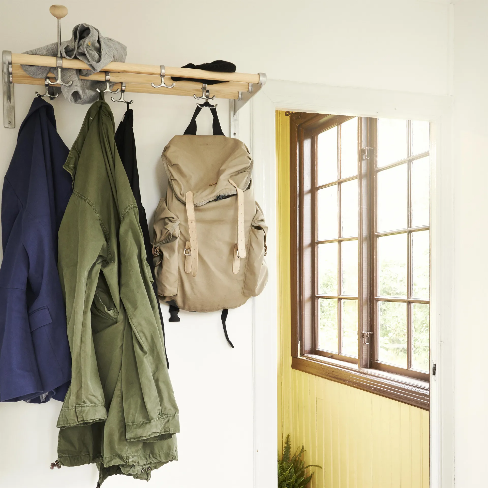 Nostalgi シューズ/ハットシェルフ, Birch, aluminium stand Essem Design | エッセムデザイン