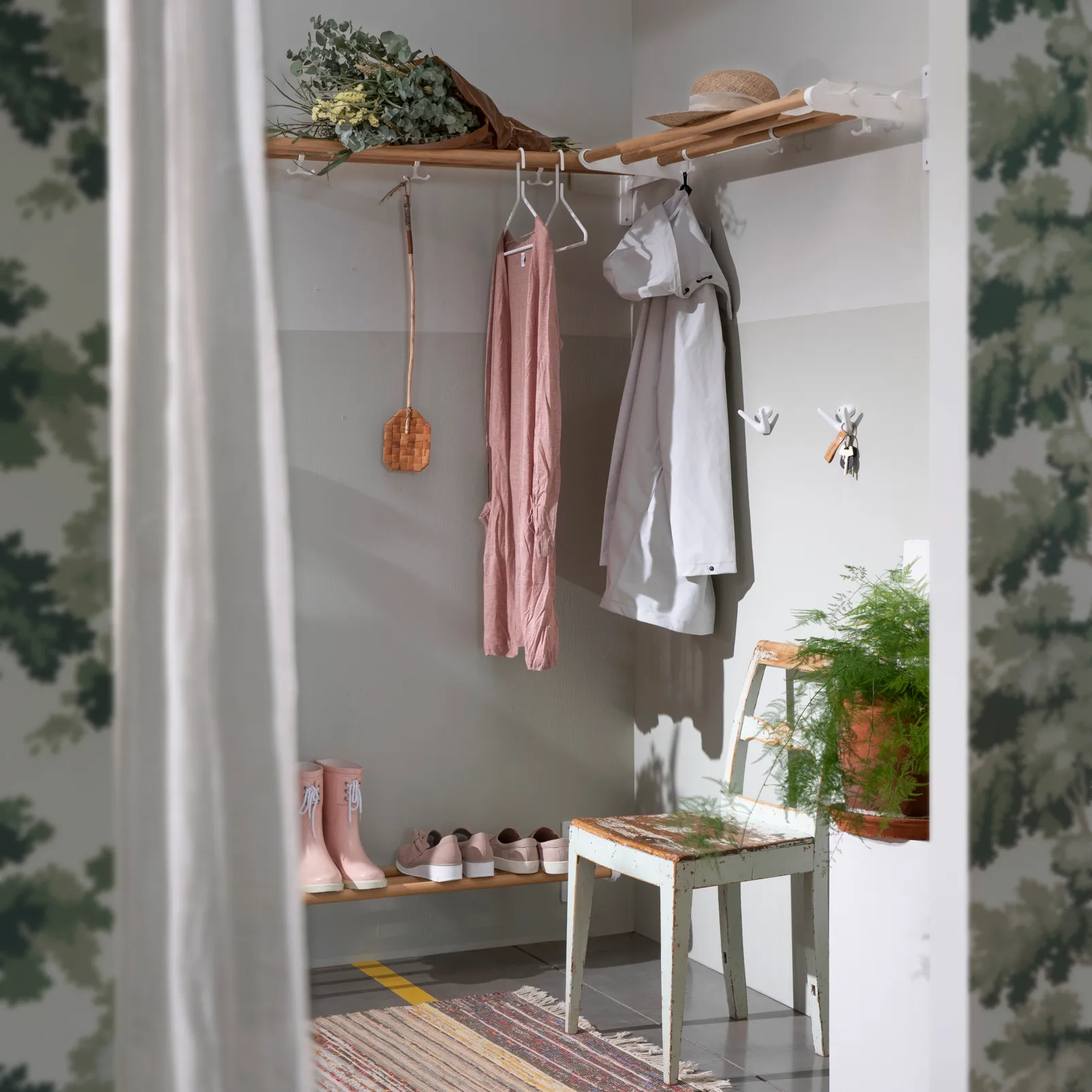 Nostalgi ハットシェルフ/ 靴棚, oak, white Essem Design | エッセムデザイン