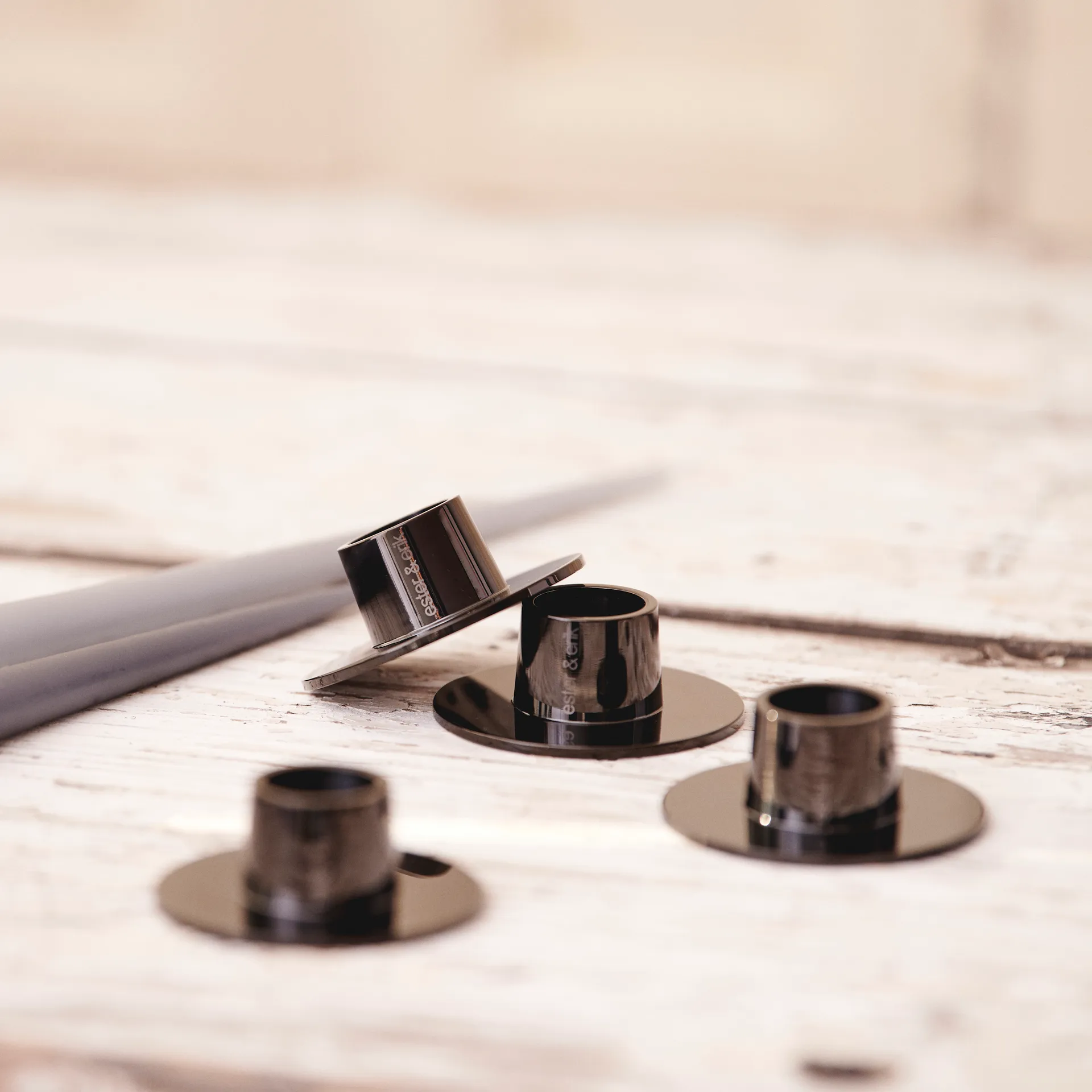 ester and erik キャンドルスティック smooth 2パック, black ester & erik | エスター & エリック