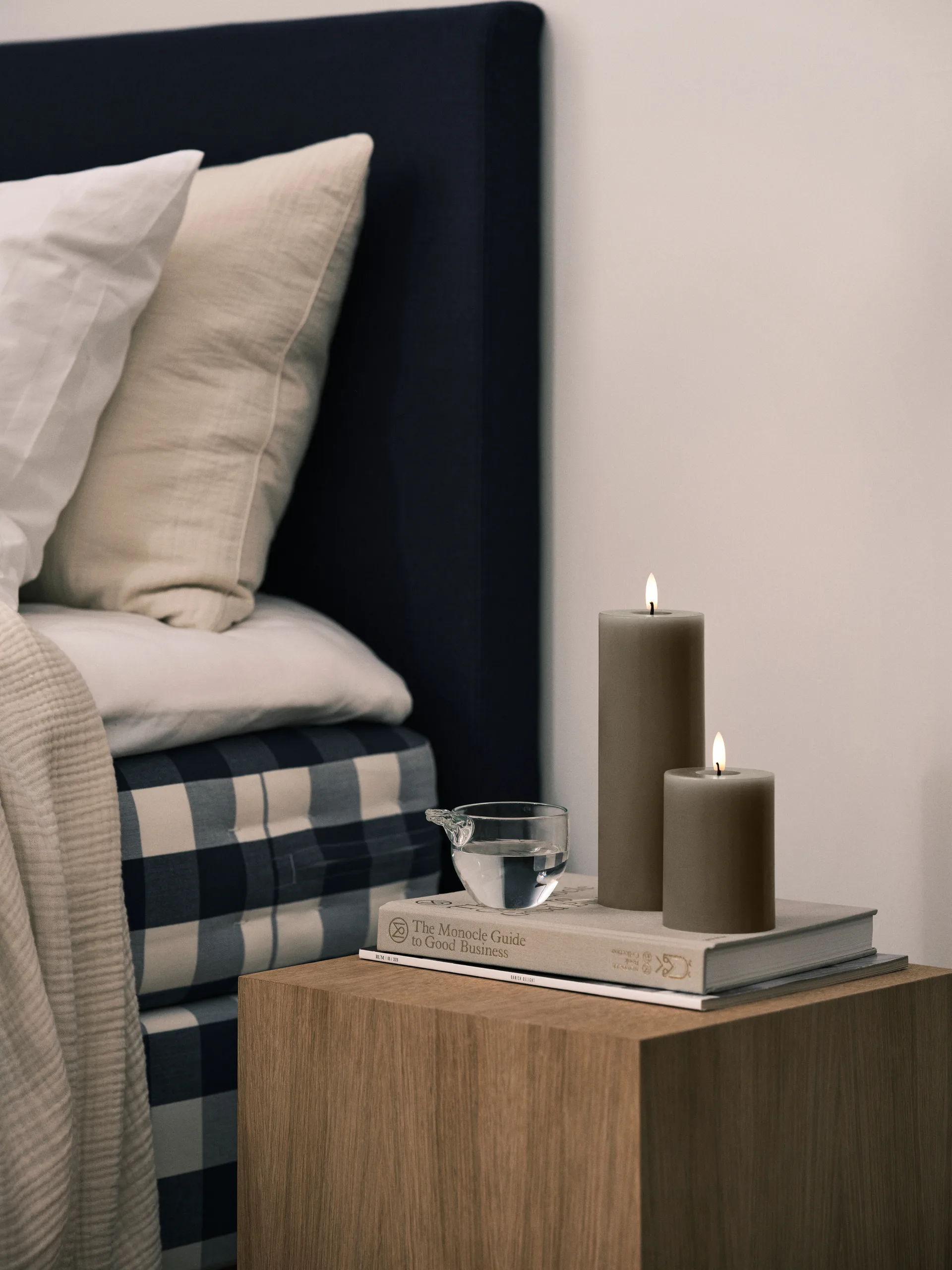 ester & erik ブロックキャンドル LED, 77 Caviar, 10 cm ester & erik | エスター & エリック