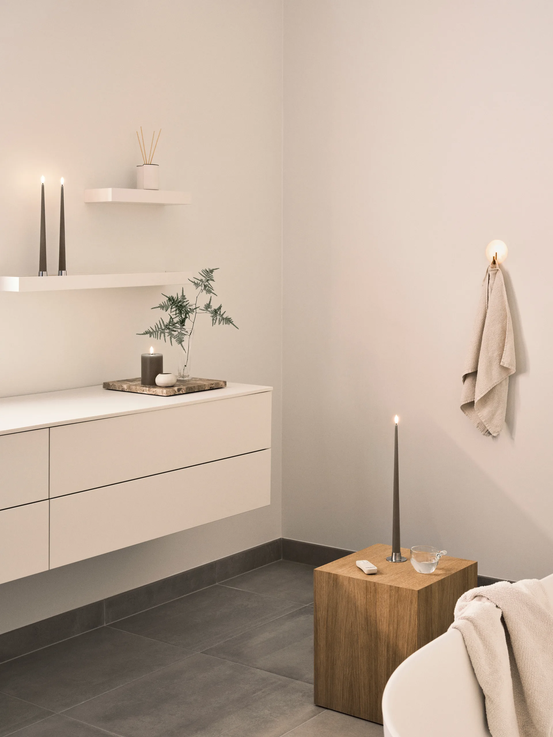 ester & erik ブロックキャンドル LED, 77 Caviar, 10 cm ester & erik | エスター & エリック