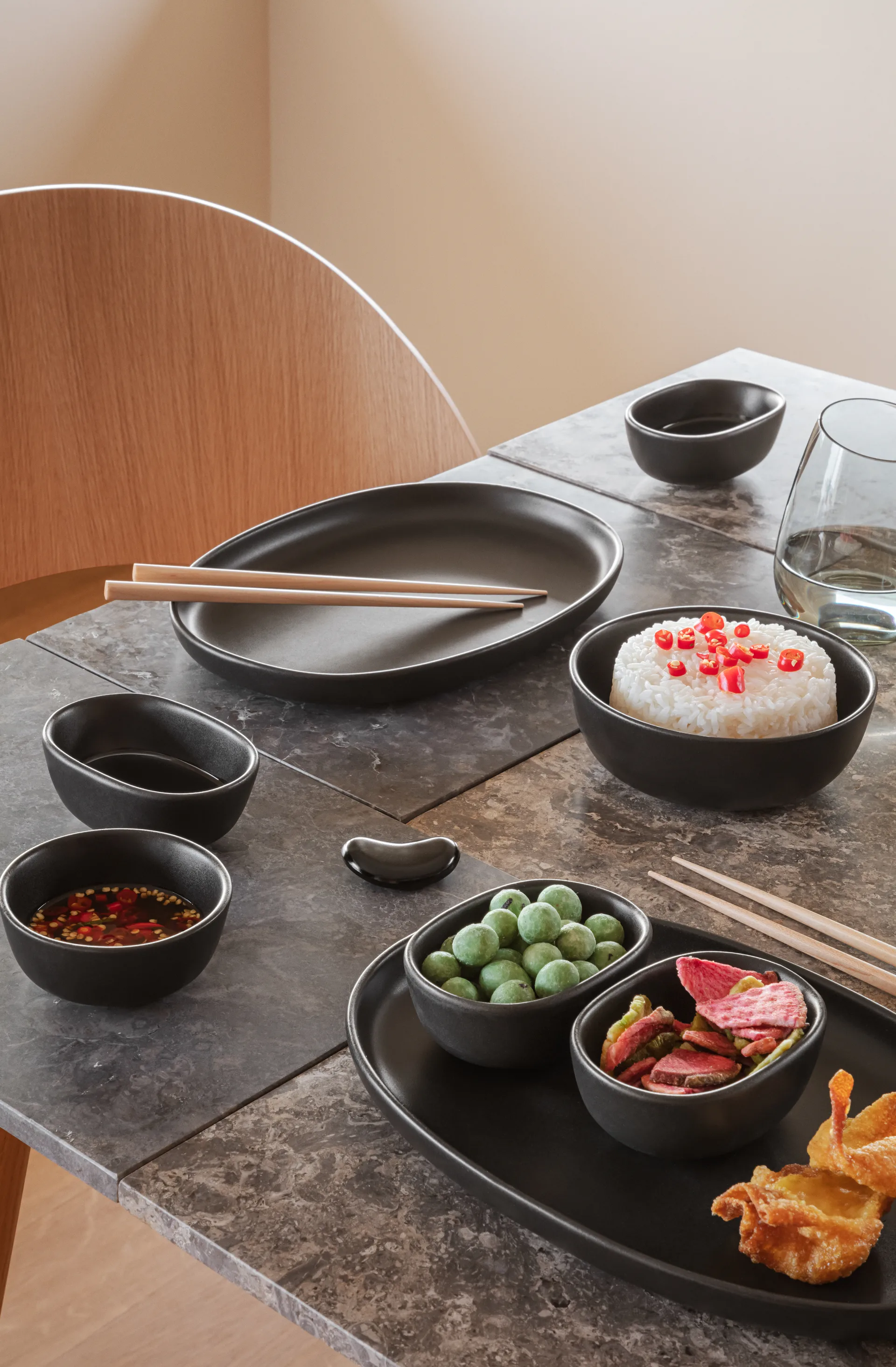 Nordic kitchen オーバルプレート 18.5x26 cm, Black Eva Solo | エバソロ