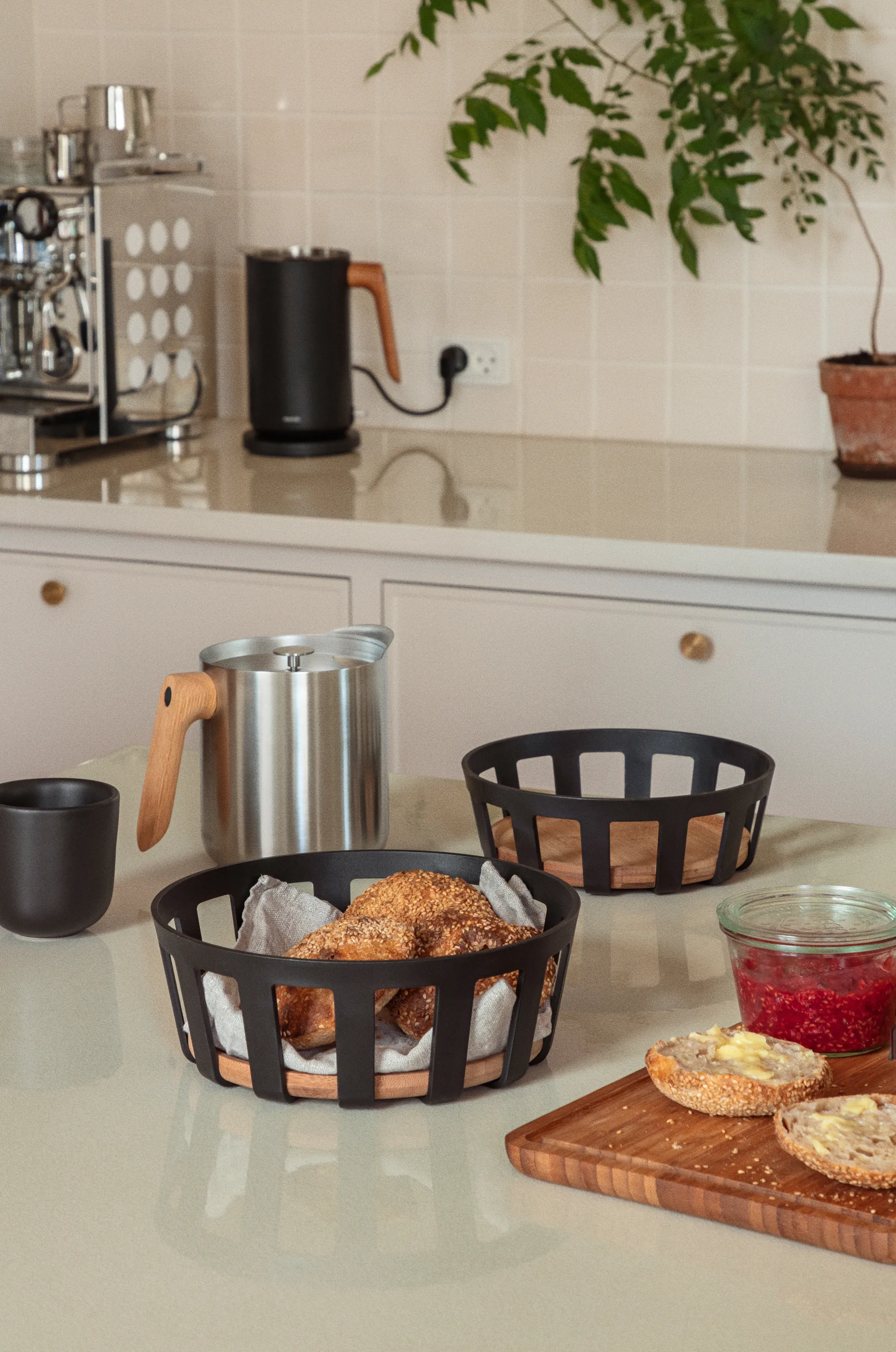 Nordic kitchen ブレッドボックス, Black, large, Ø24.5 cm Eva Solo | エバソロ
