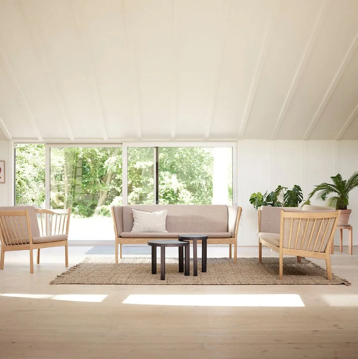 D108 Ragnesminde サイドテーブル Ø35 cm, Midnight blue FDB Møbler