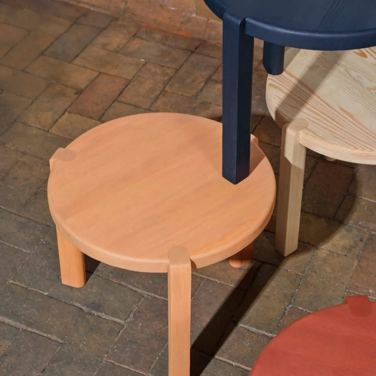 D108 Ragnesminde コーヒーテーブル Ø48 cm, Peach FDB Møbler