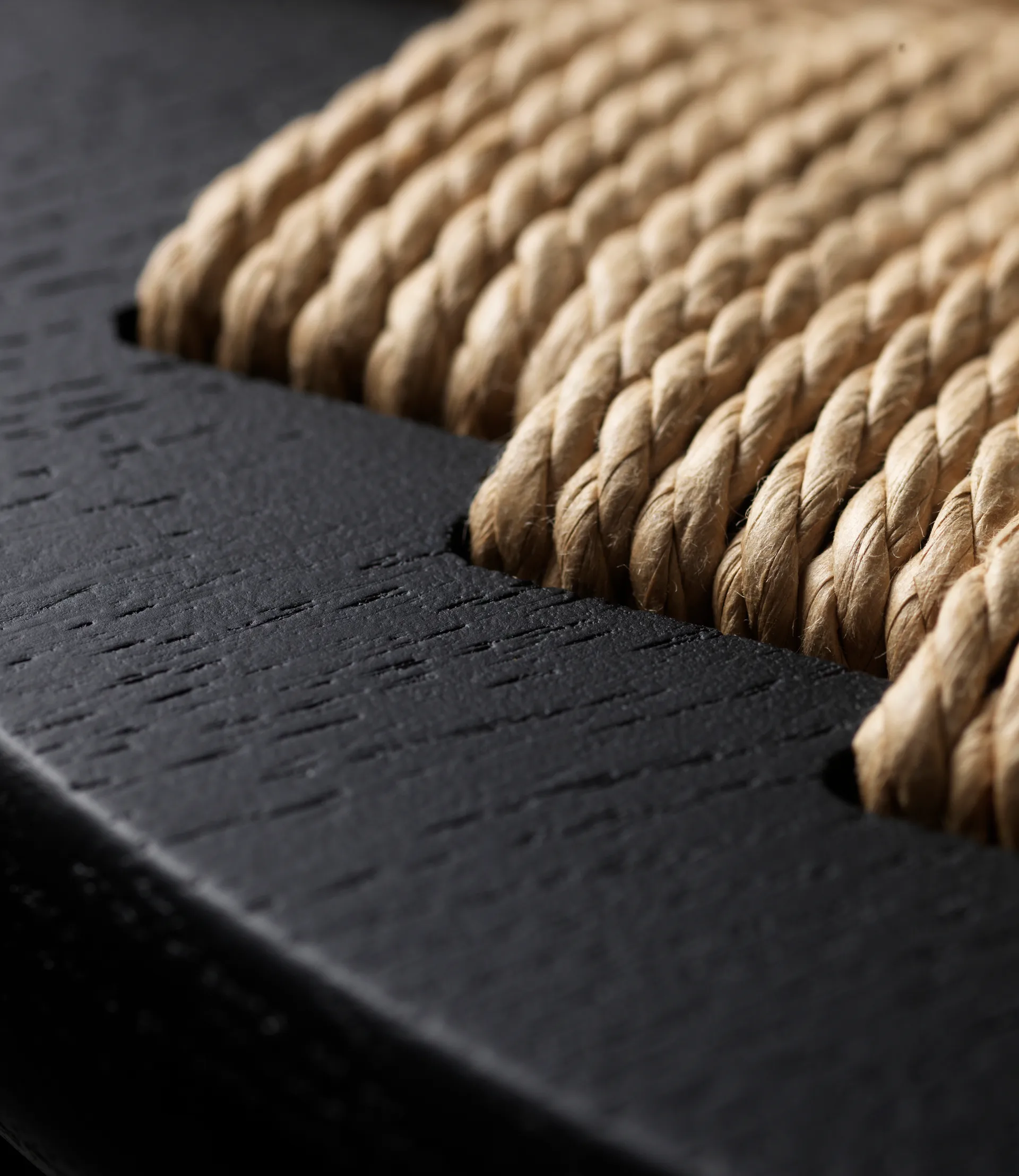 J165C Counter Round バースツール, Oak black painted-nature FDB Møbler