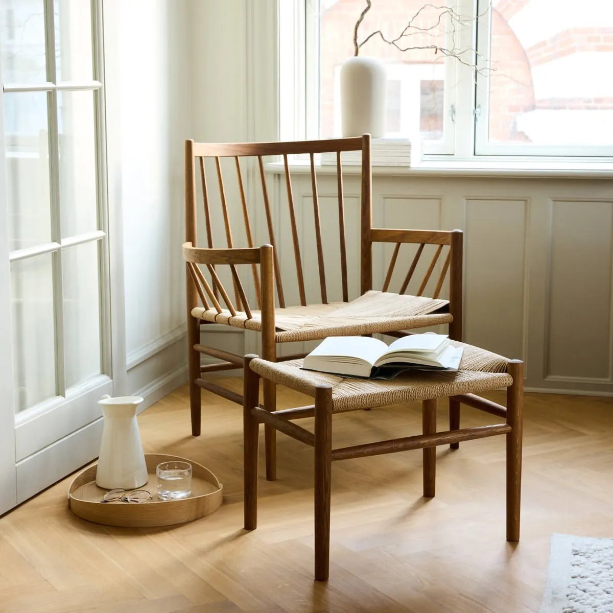 V43 Top トレイ Ø38 cm, Lacquered oak FDB Møbler