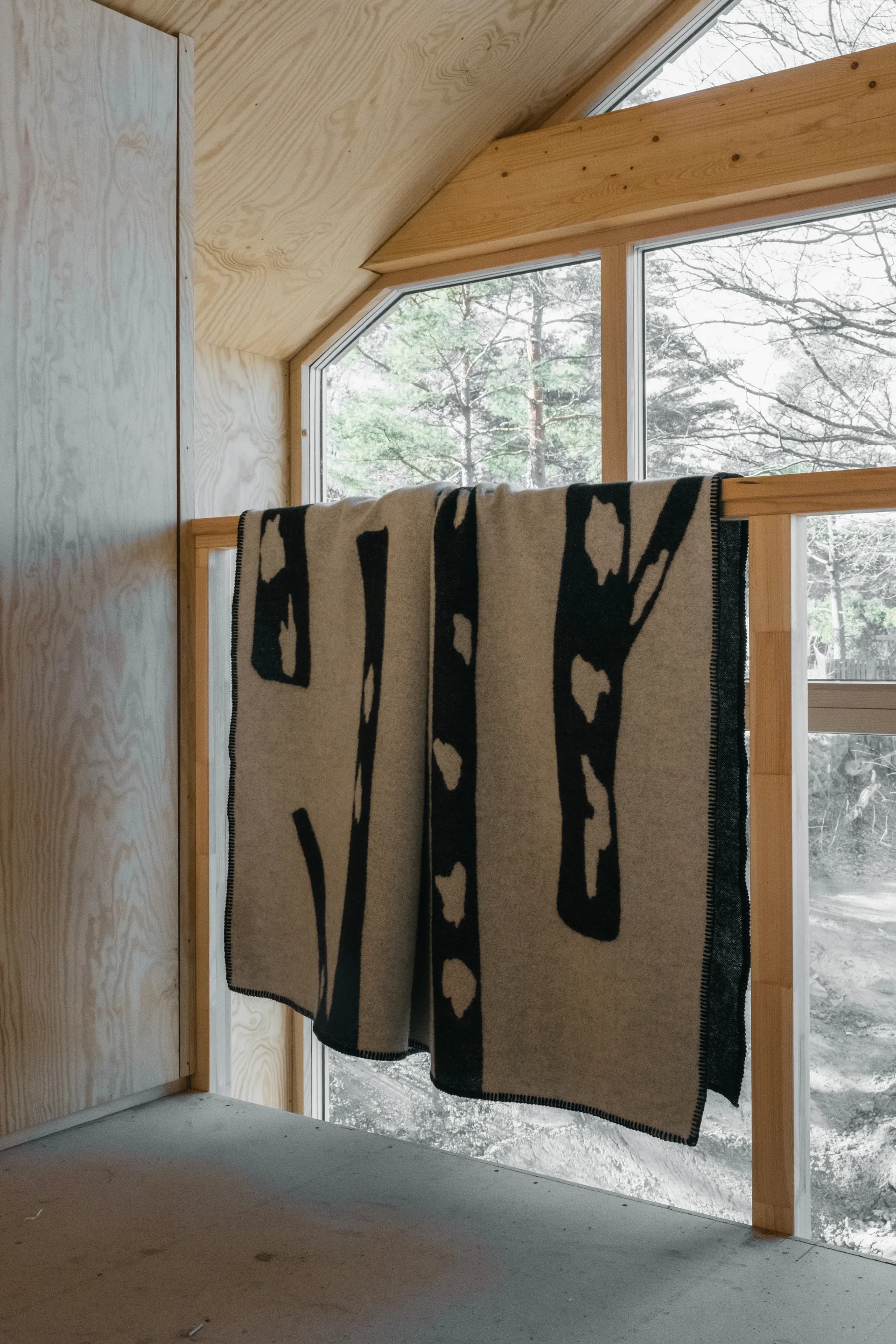 Birch スロー 130x180 cm, Black-white Fine Little Day | ファインリトルデイ