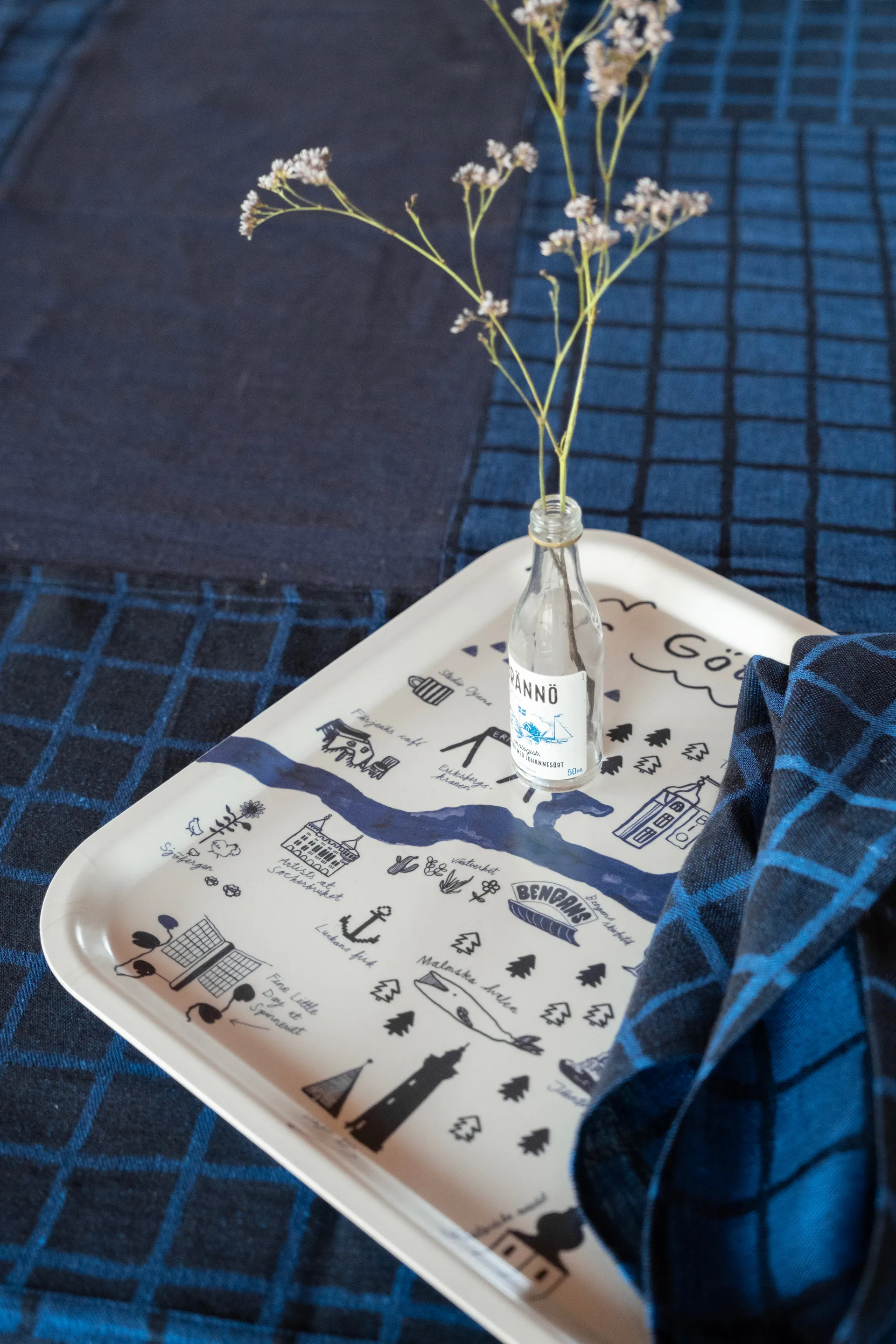 Gothenburg トレイ 32x32 cm, White-Blue Fine Little Day | ファインリトルデイ