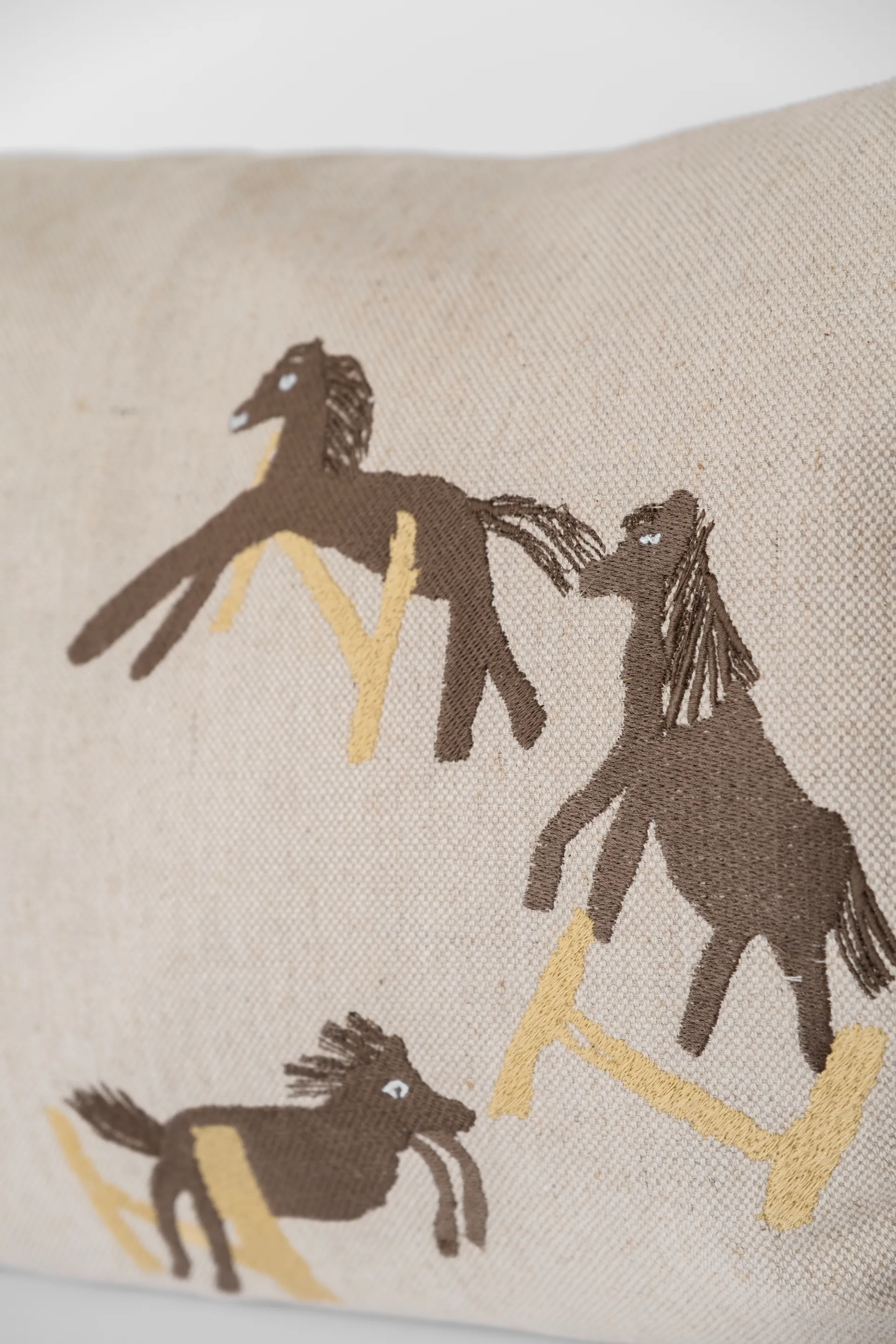 Jumping horse クッションカバー 38x58 cm, Natural Fine Little Day | ファインリトルデイ