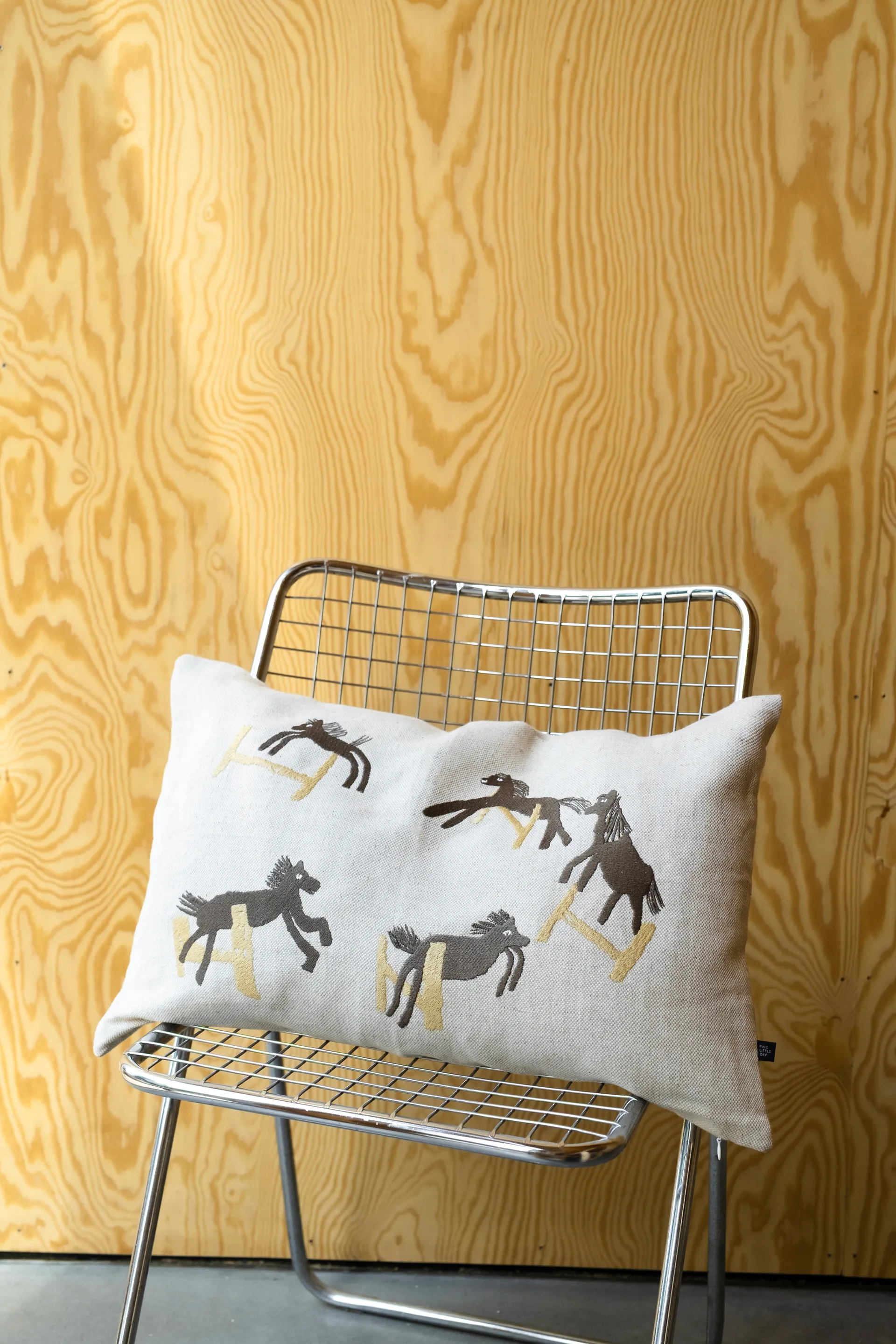Jumping horse クッションカバー 38x58 cm, Natural Fine Little Day | ファインリトルデイ
