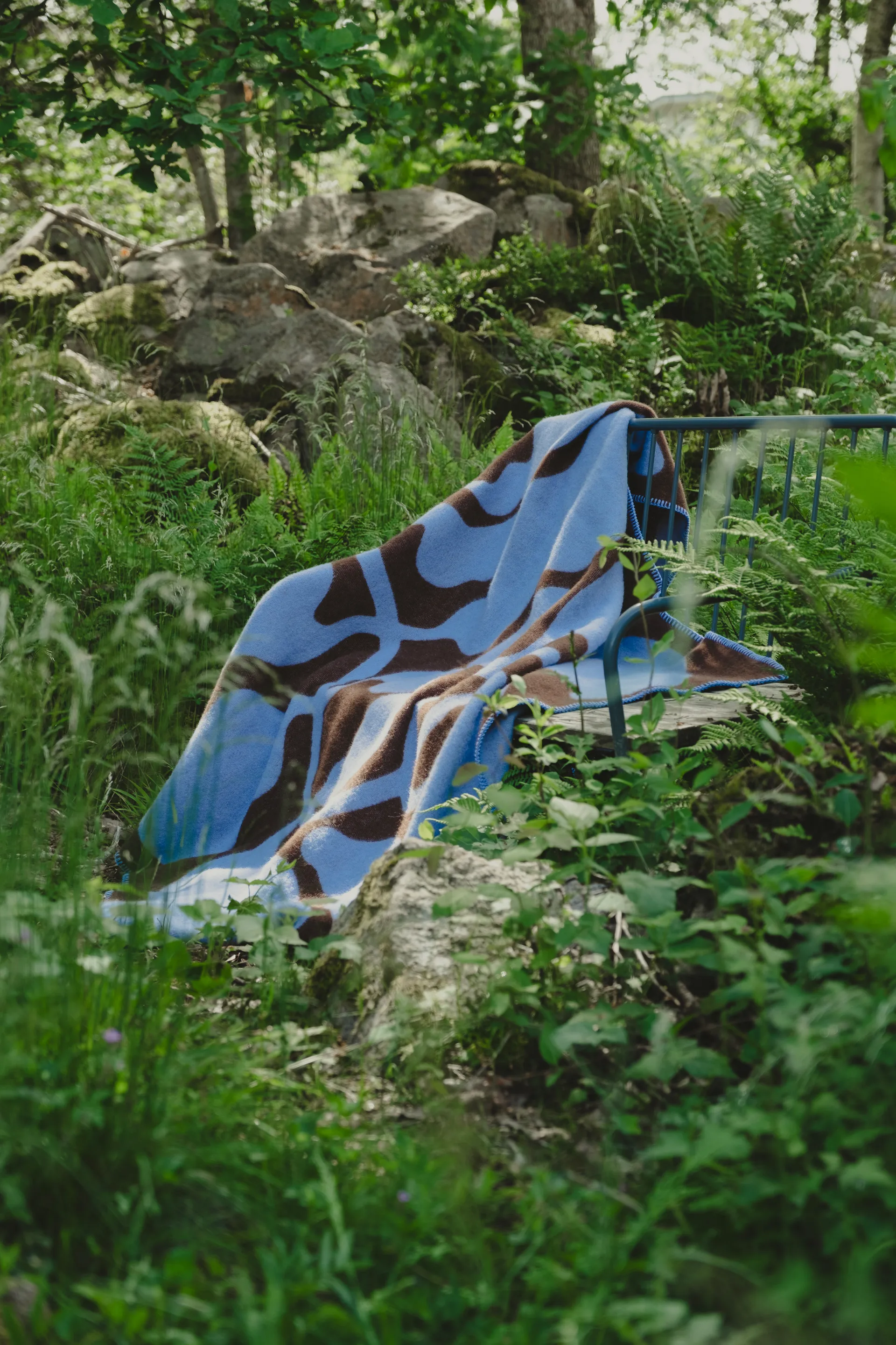 Leaves フェルト ウールブランケット 130x180 cm, Blue-brown Fine Little Day | ファインリトルデイ