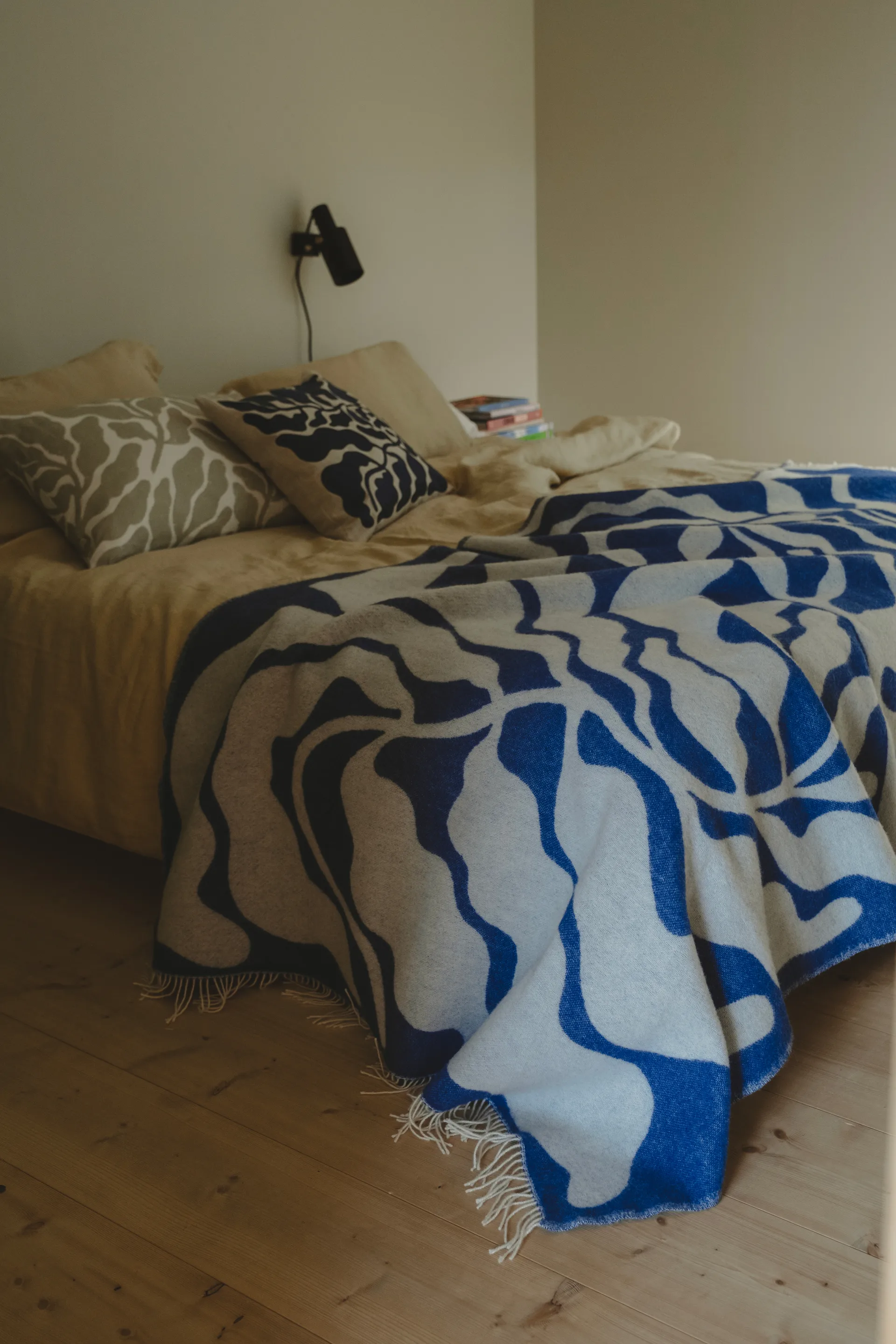 Leaves スロー 130x220 cm, Blue-white Fine Little Day | ファインリトルデイ