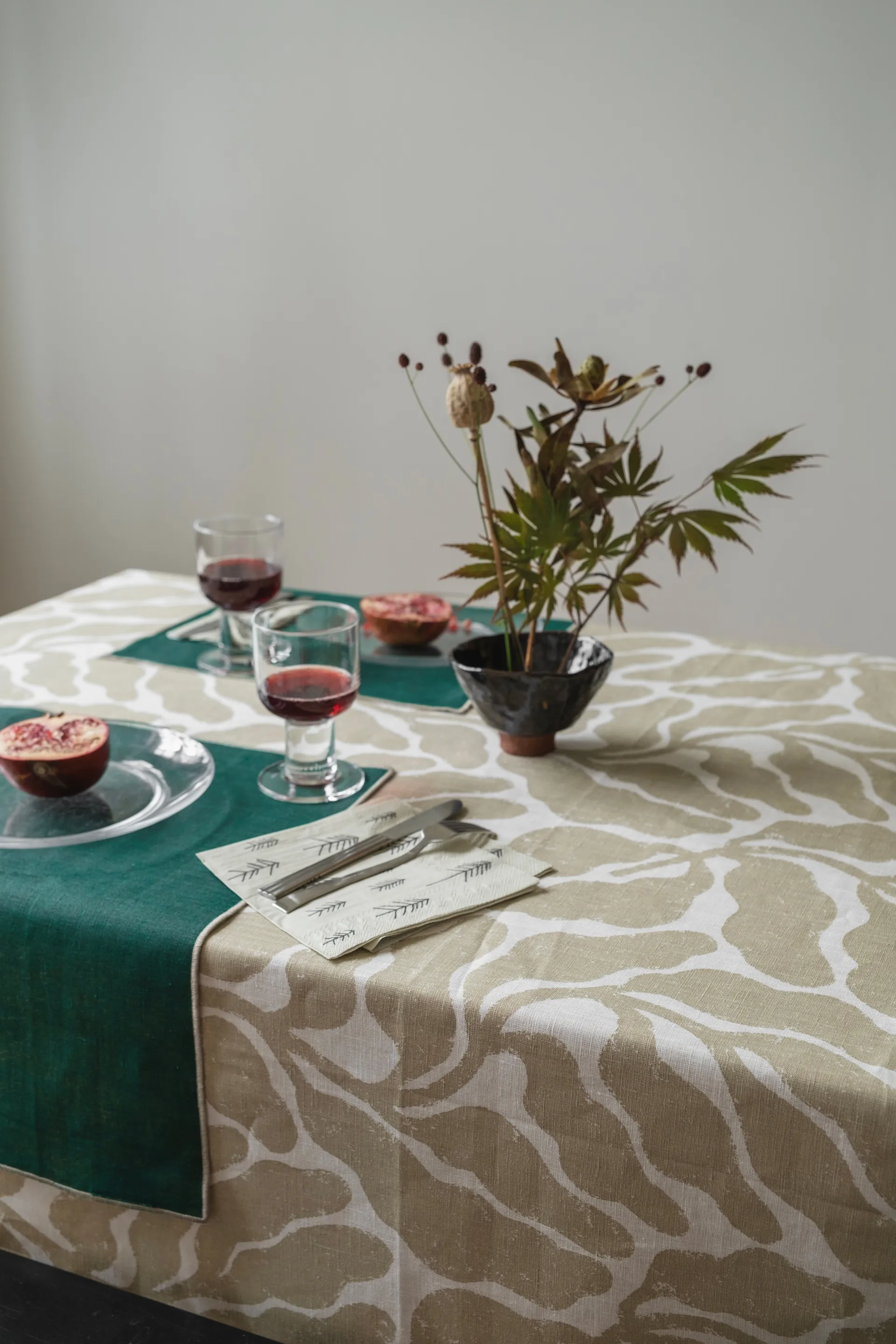 Leaves テーブルクロス 149x250 cm, Sand Fine Little Day | ファインリトルデイ