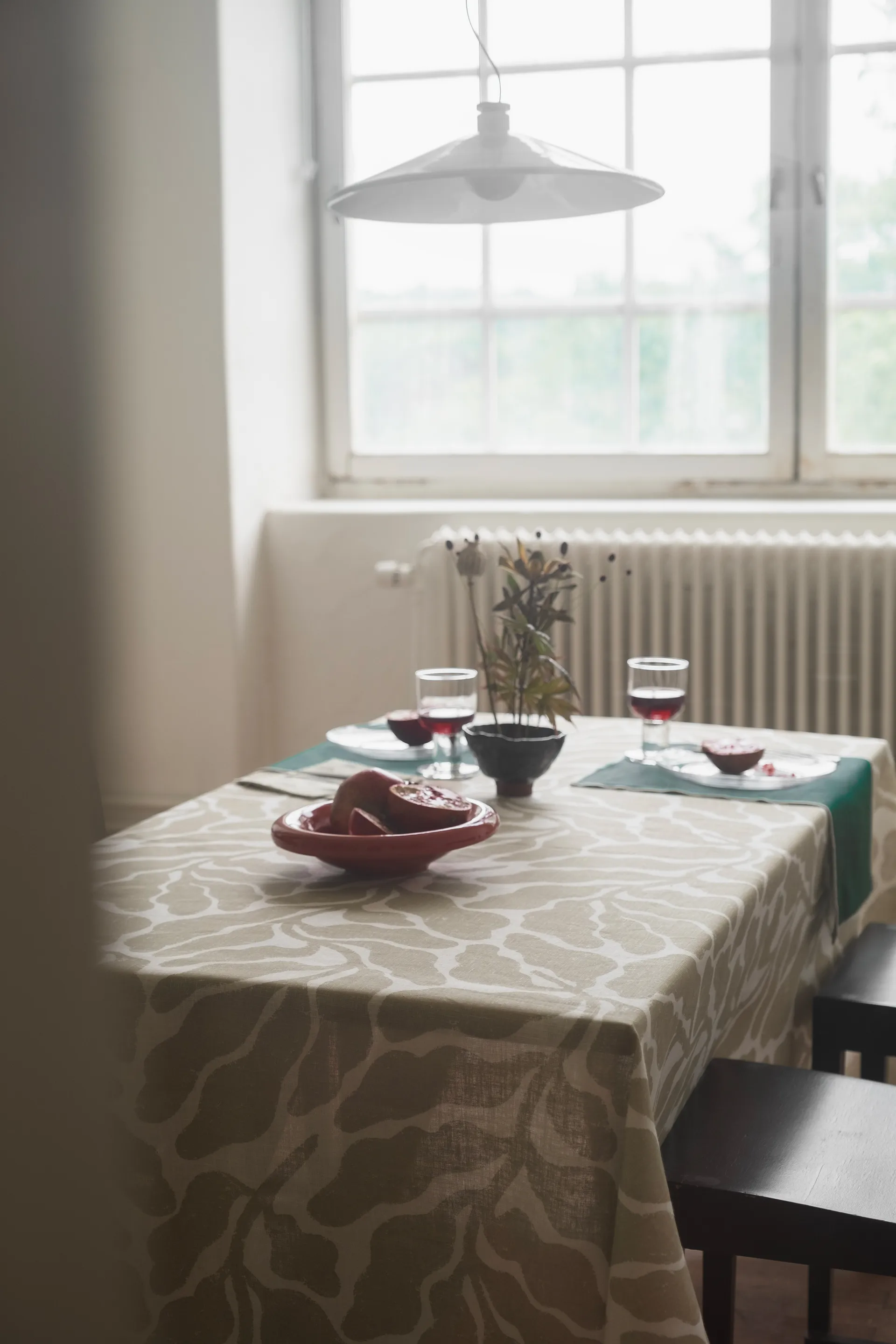 Leaves テーブルクロス 149x250 cm, Sand Fine Little Day | ファインリトルデイ