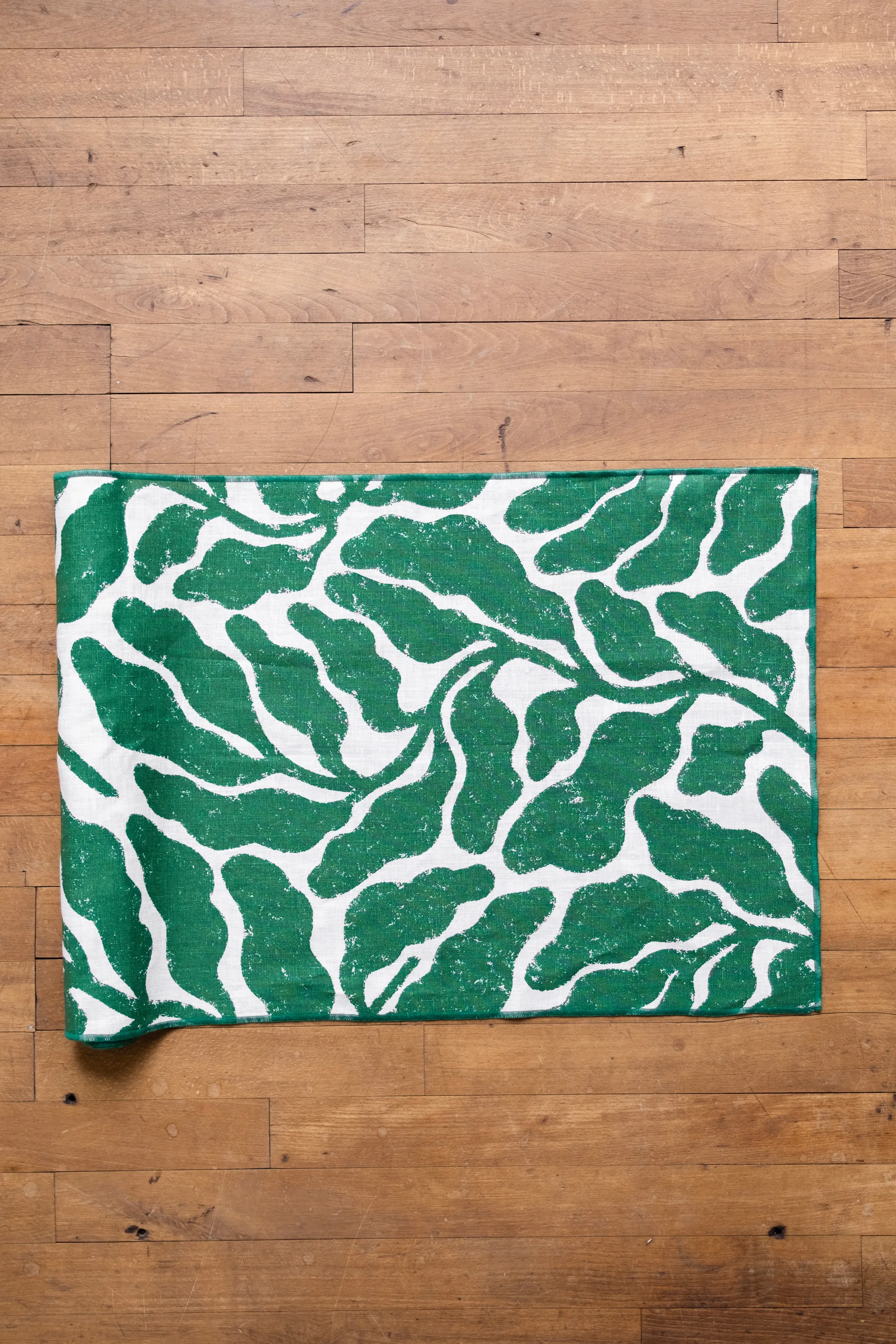 Leaves ランナー 45x180 cm, Green Fine Little Day | ファインリトルデイ