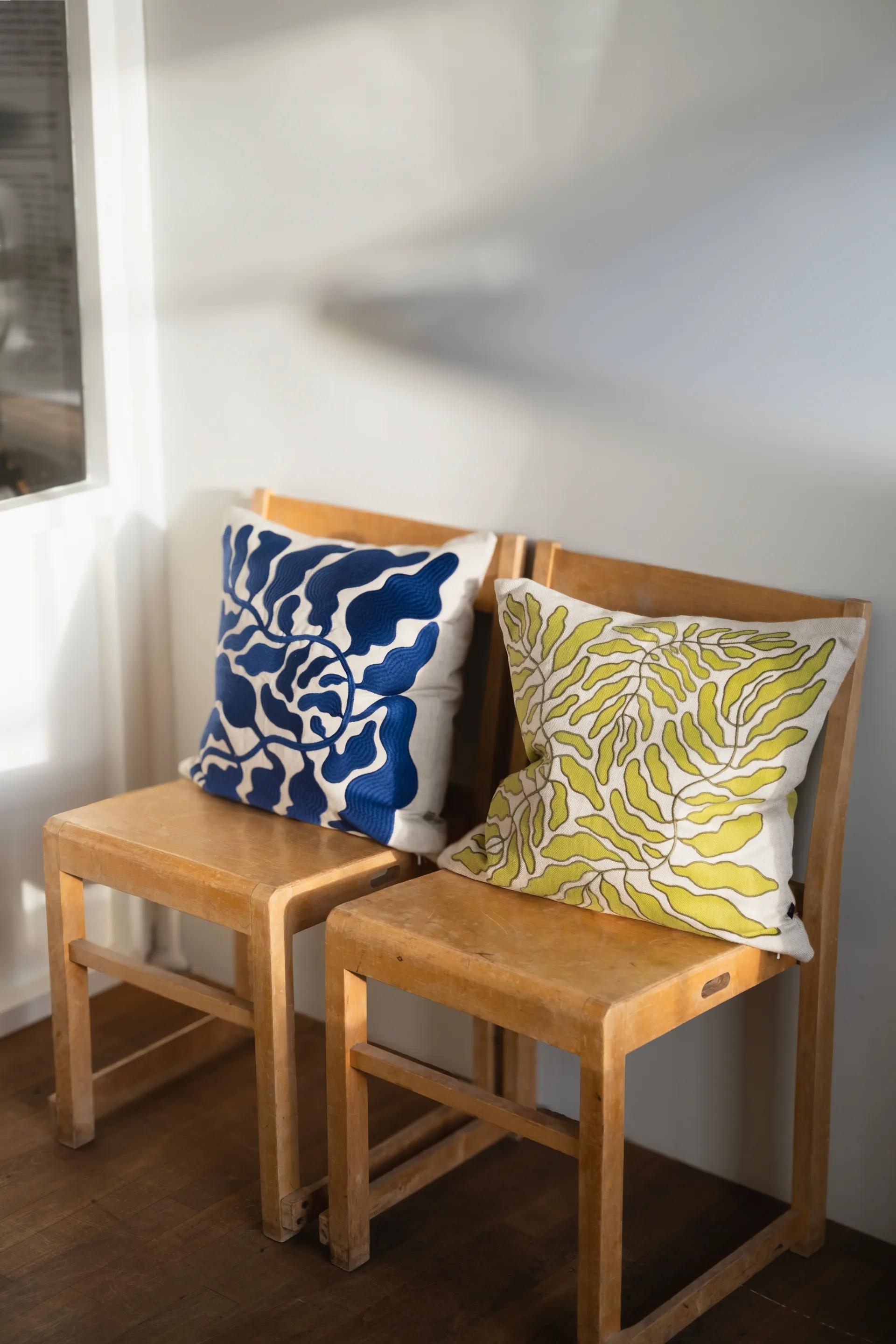 Leaves クッションカバー 刺繍 48x48 cm, Lime-nature Fine Little Day | ファインリトルデイ