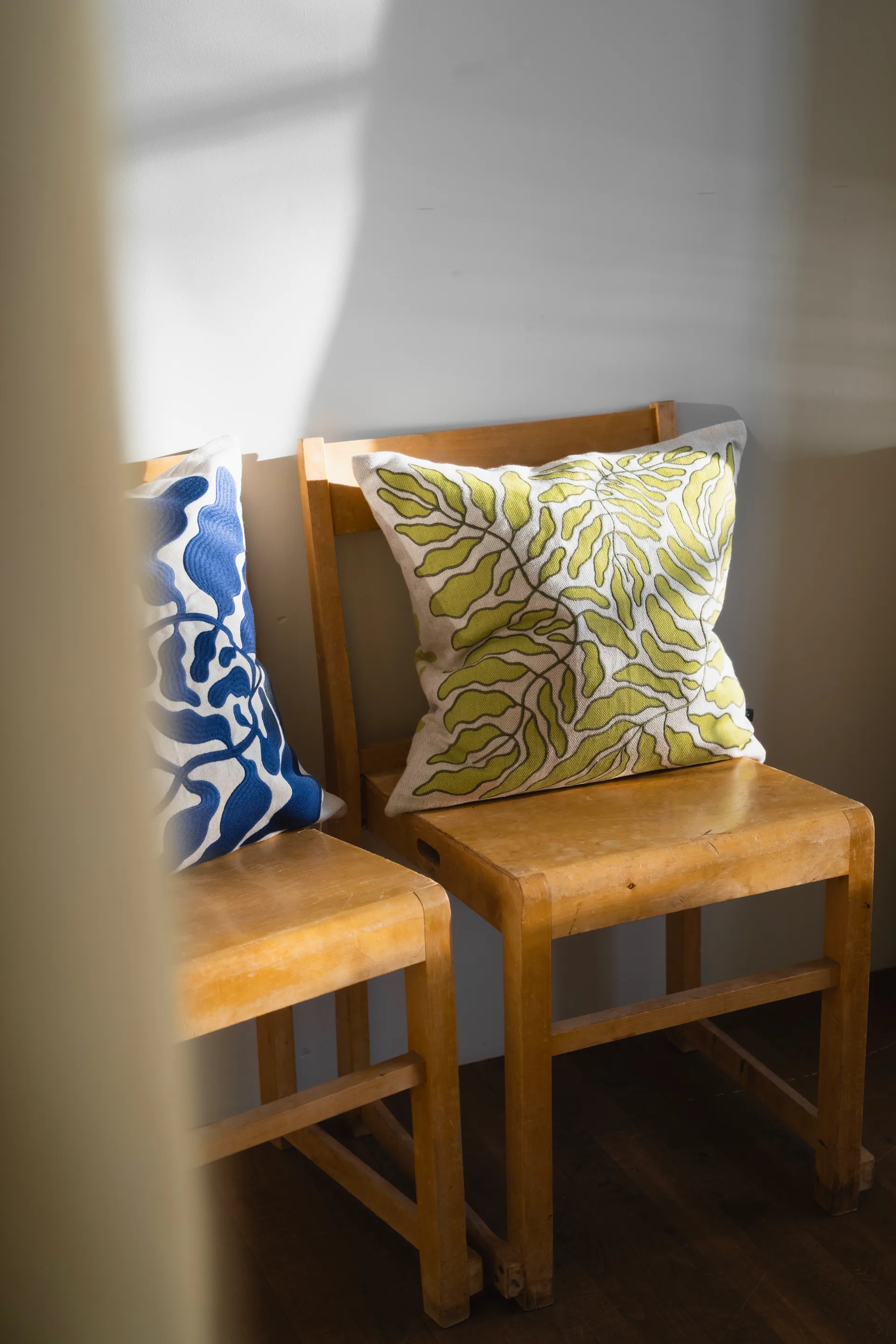 Leaves クッションカバー 刺繍 48x48 cm, Lime-nature Fine Little Day | ファインリトルデイ