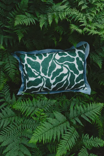 Leaves クッションカバー コントラストウィング 48x68 cm - Green-Blue - Fine Little Day | ファインリトルデイ