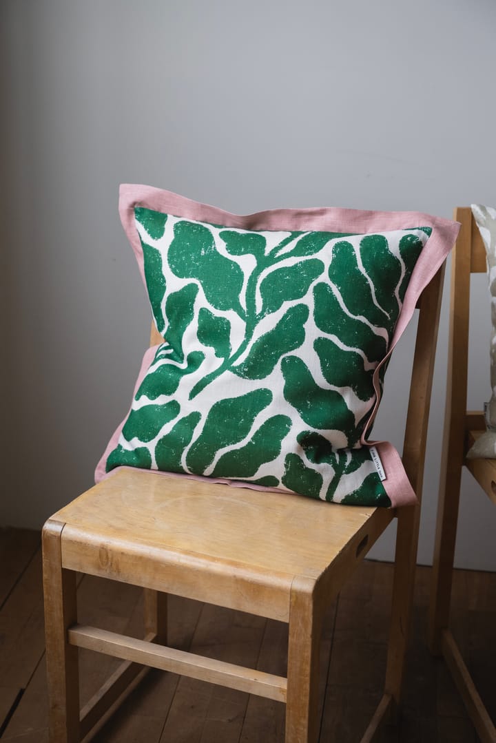 Leaves クッションカバー contrasting wing 48x48 cm, Green-pink Fine Little Day | ファインリトルデイ