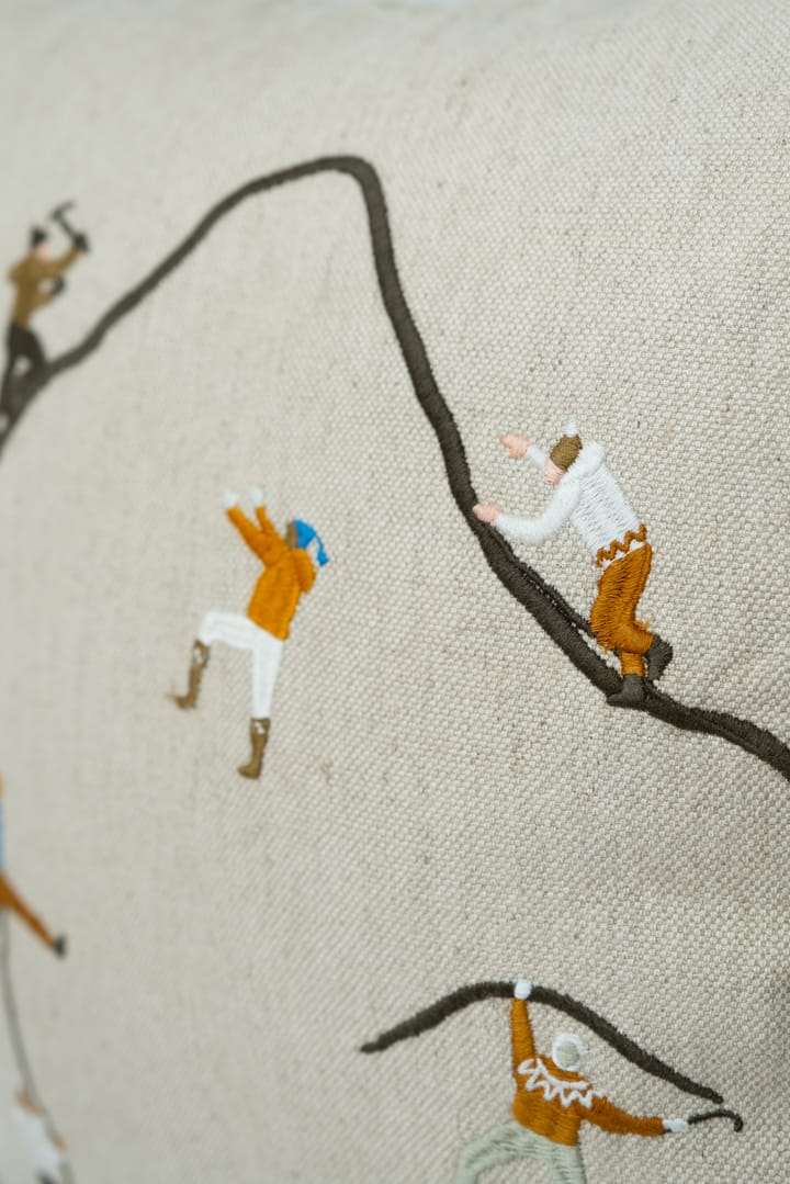 Mountain climbers クッションカバー 48x48 cm, Natural Fine Little Day | ファインリトルデイ