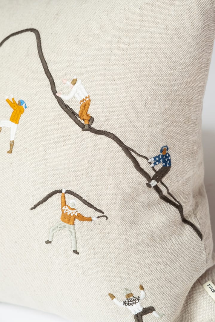 Mountain climbers クッションカバー 48x48 cm, Natural Fine Little Day | ファインリトルデイ