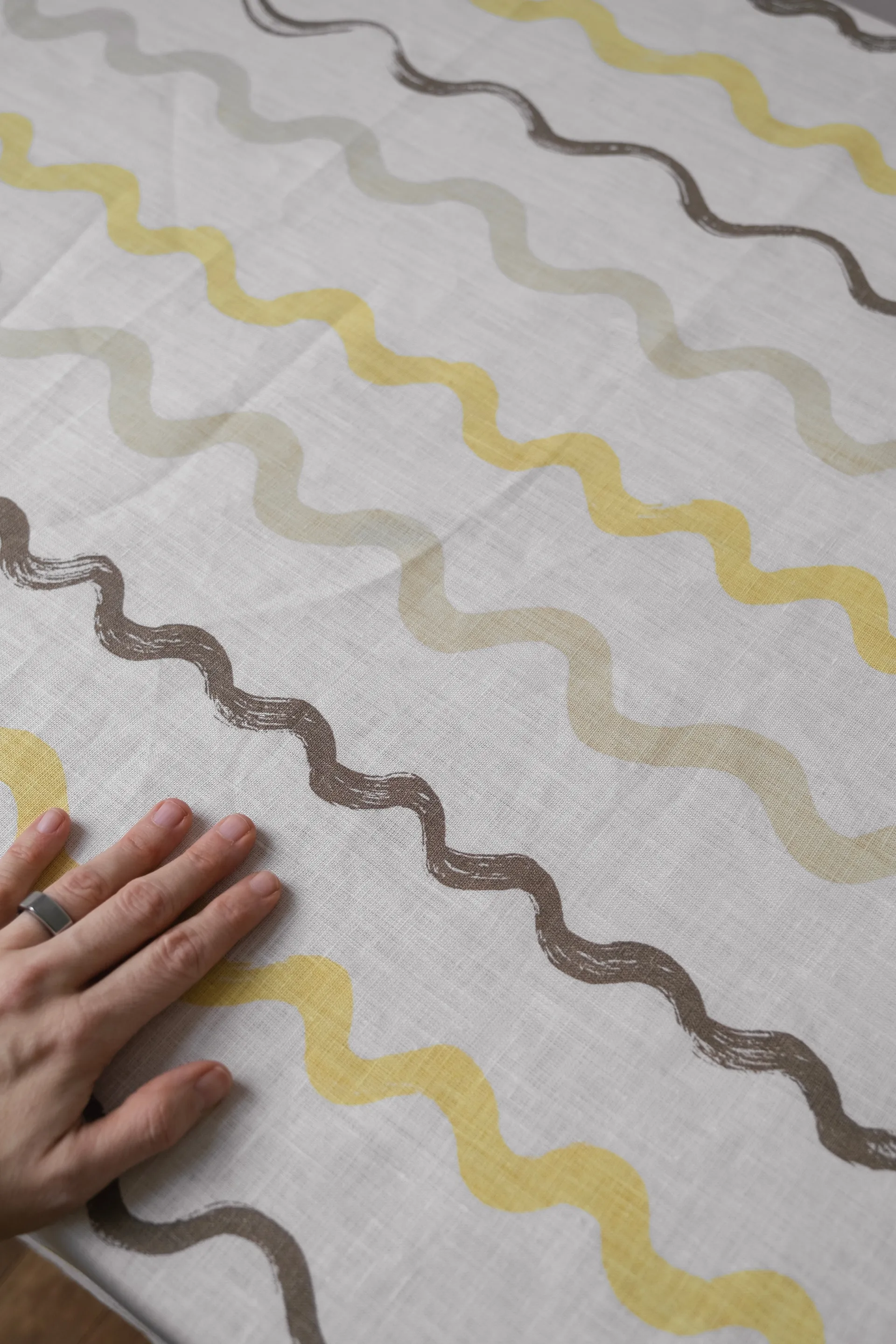 Randig テーブルクロス 149x250 cm, White-yellow Fine Little Day | ファインリトルデイ