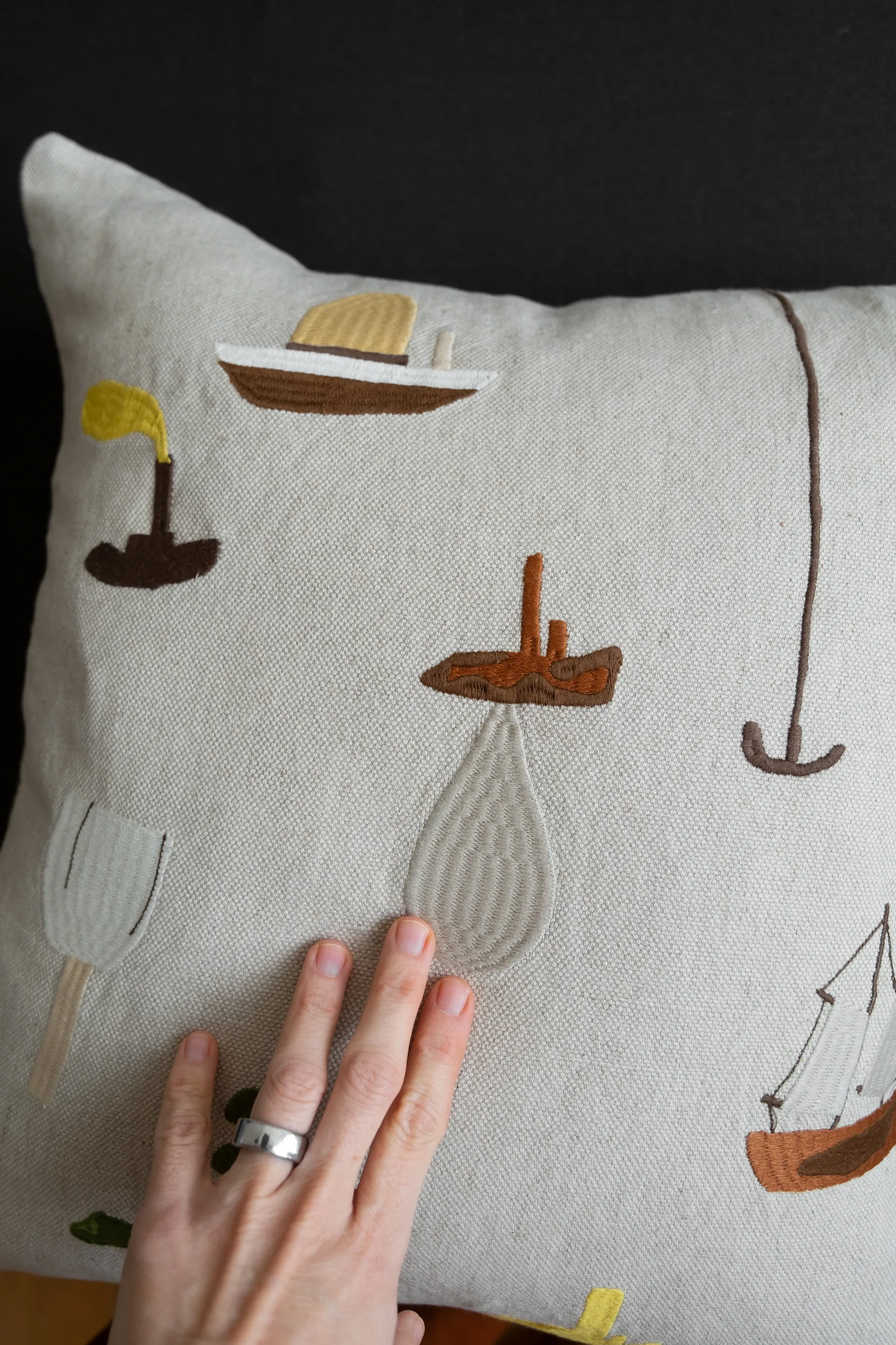 Sail With Me クッションカバー 48x48 cm, Grey Fine Little Day | ファインリトルデイ