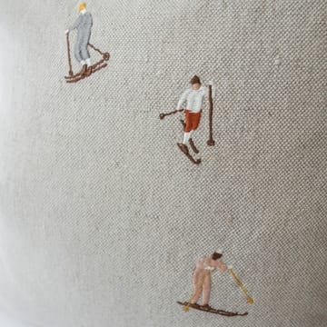 スキーヤー Skiers クッションカバー 48x48 cm - Natur - Fine Little Day | ファインリトルデイ
