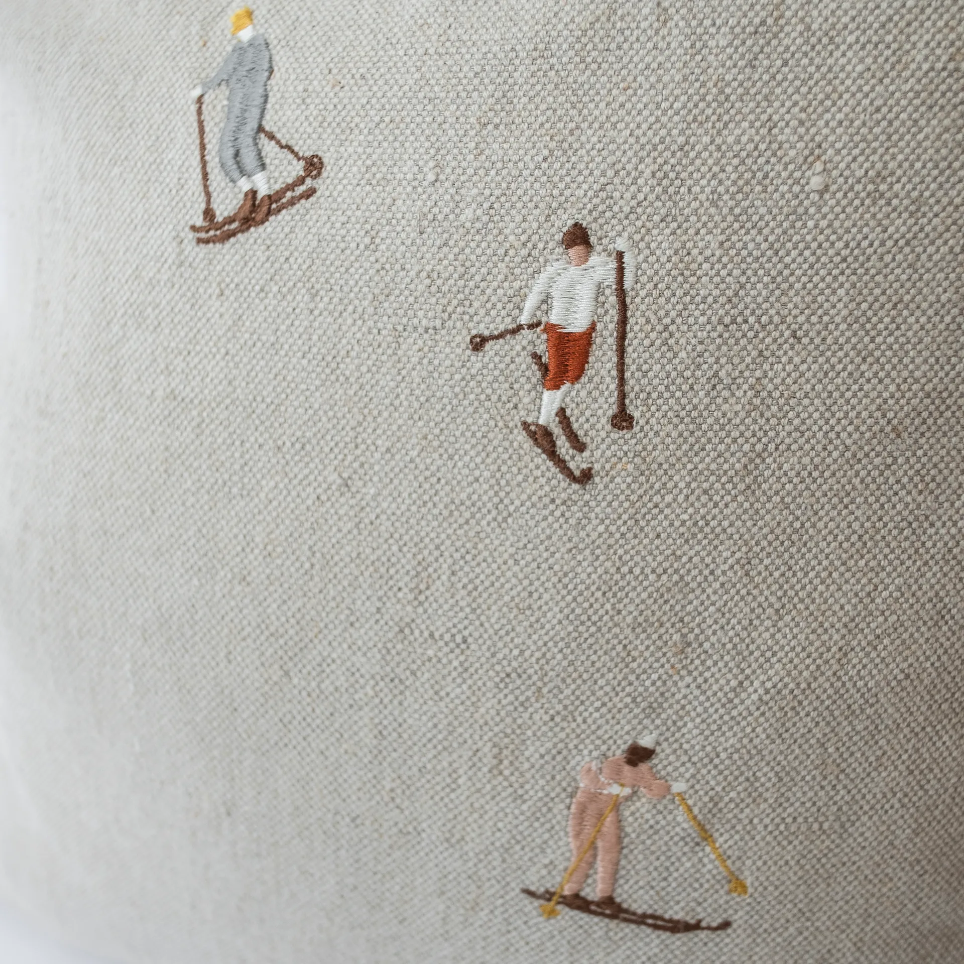 Skiers ピローケース 48x48 cm, Nature Fine Little Day | ファインリトルデイ
