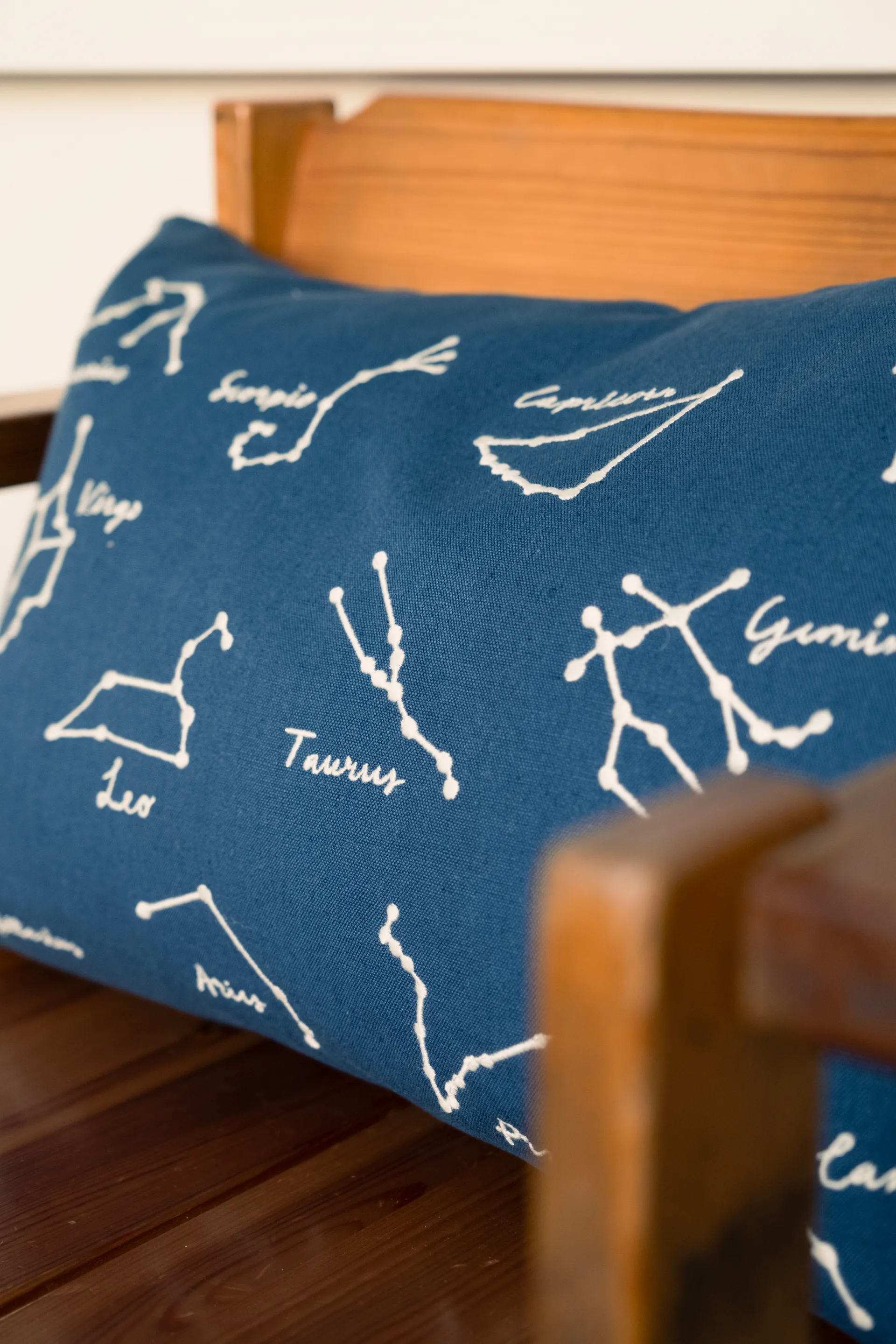 Star sign クッションカバー 38x58 cm, Blue-White Fine Little Day | ファインリトルデイ