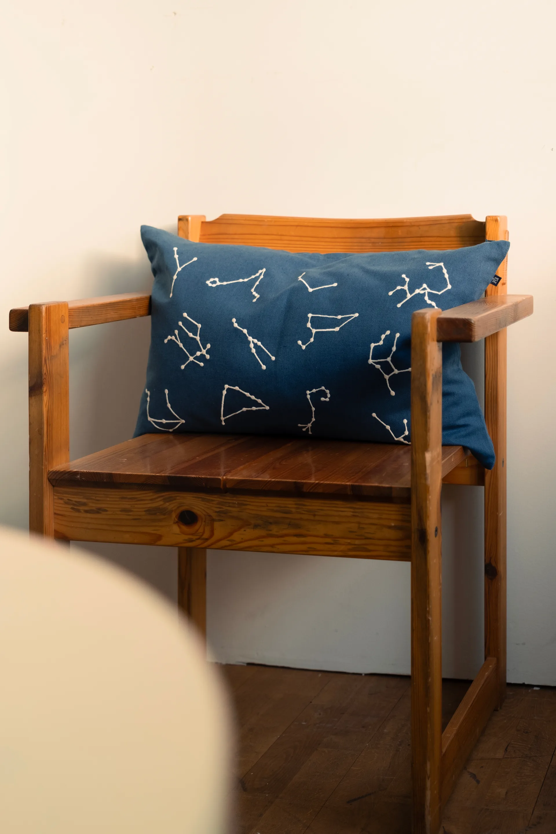 Star sign クッションカバー 38x58 cm, Blue-White Fine Little Day | ファインリトルデイ