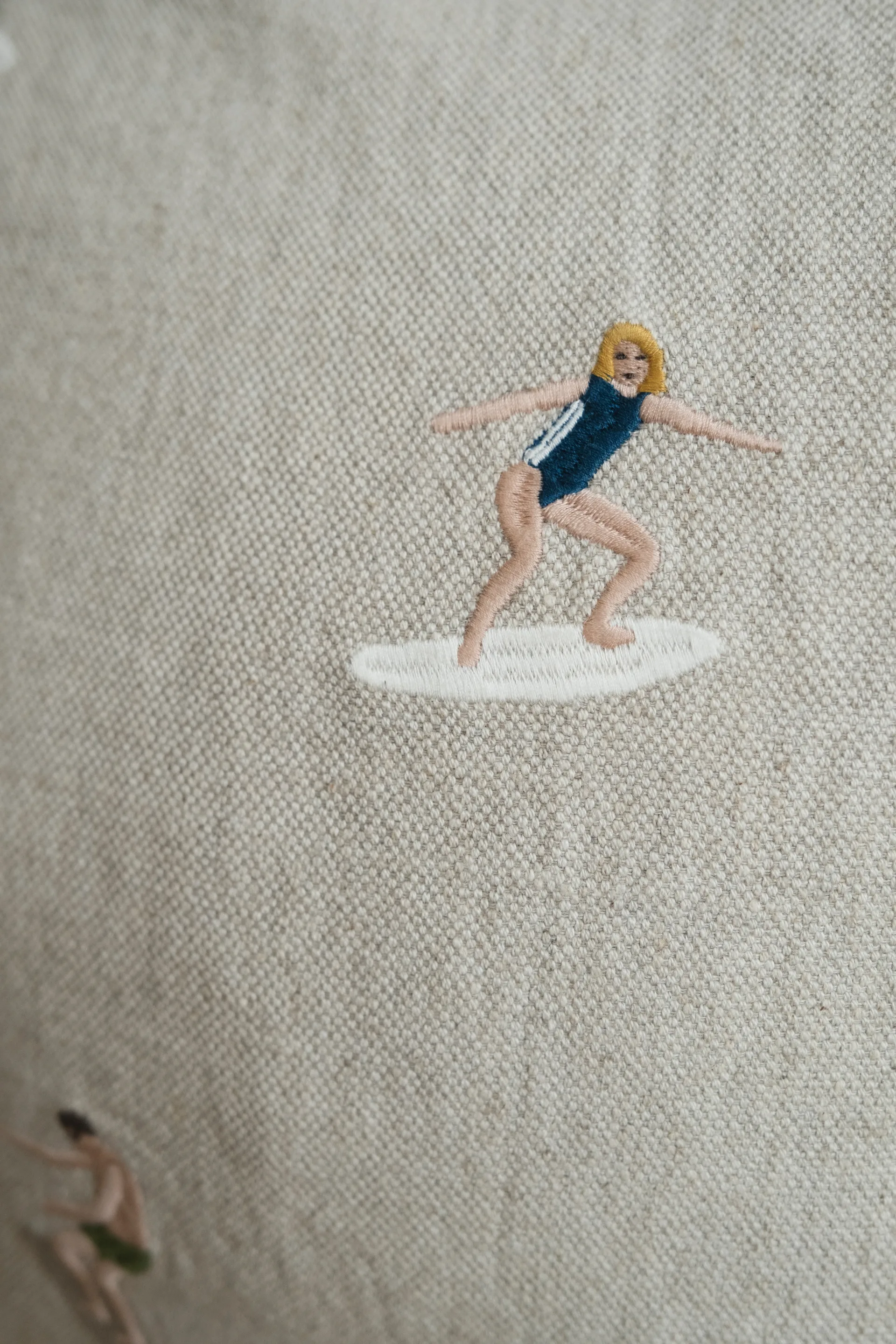 Surfers クッションカバー 48x48 cm, Natural Fine Little Day | ファインリトルデイ