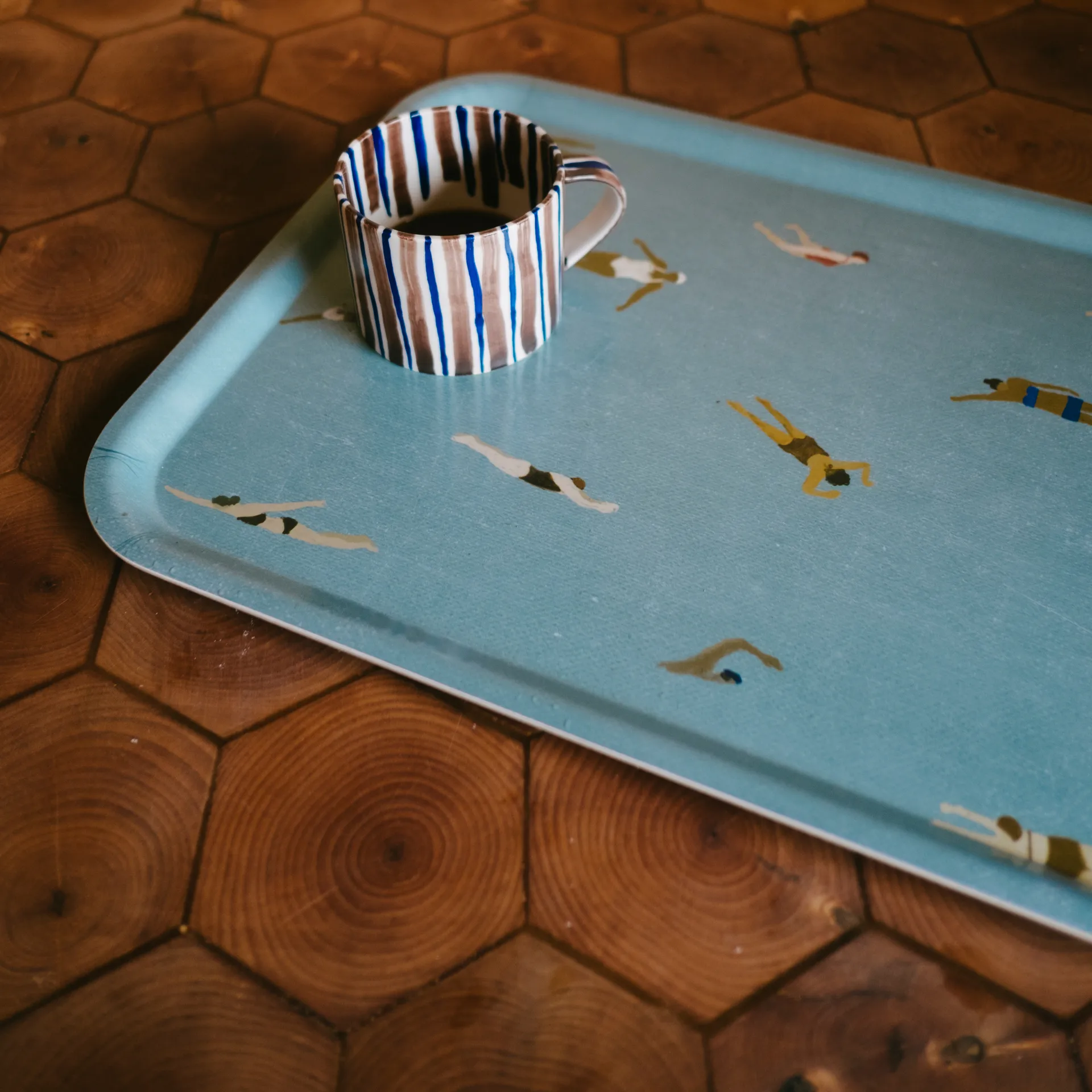 Swimmers トレイ 33x43 cm, blue Fine Little Day | ファインリトルデイ