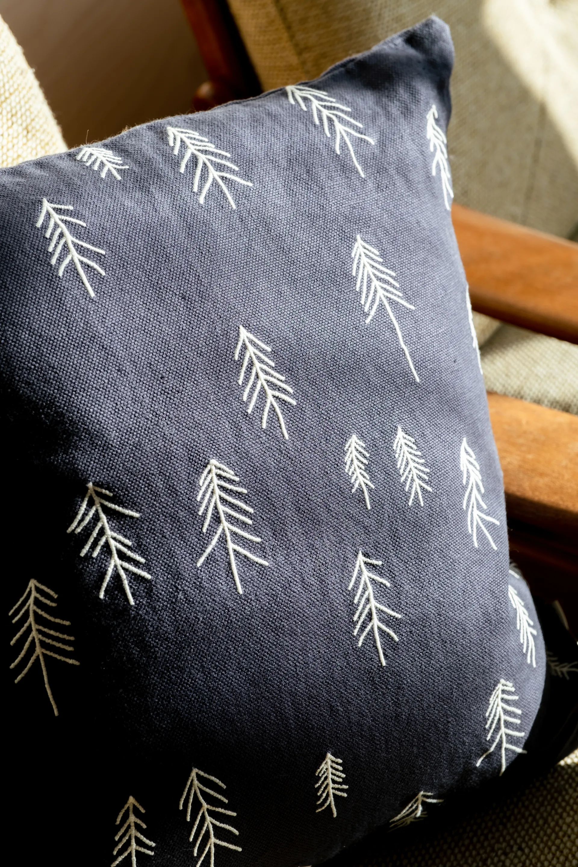 Tall クッションカバー 48x48 cm, Anthracitee blue Fine Little Day | ファインリトルデイ