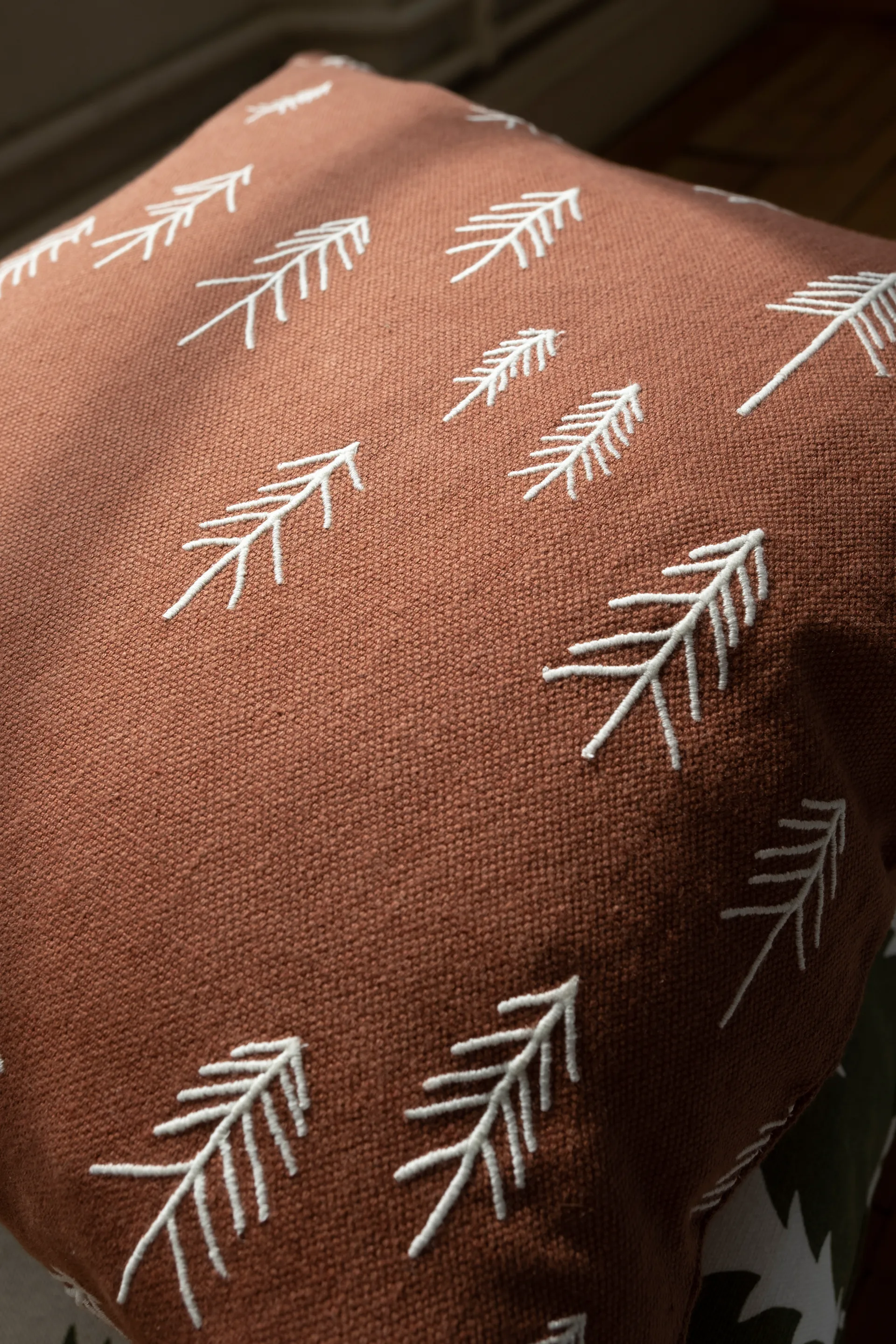 Tall クッションカバー 48x48 cm, Terracotta-white Fine Little Day | ファインリトルデイ