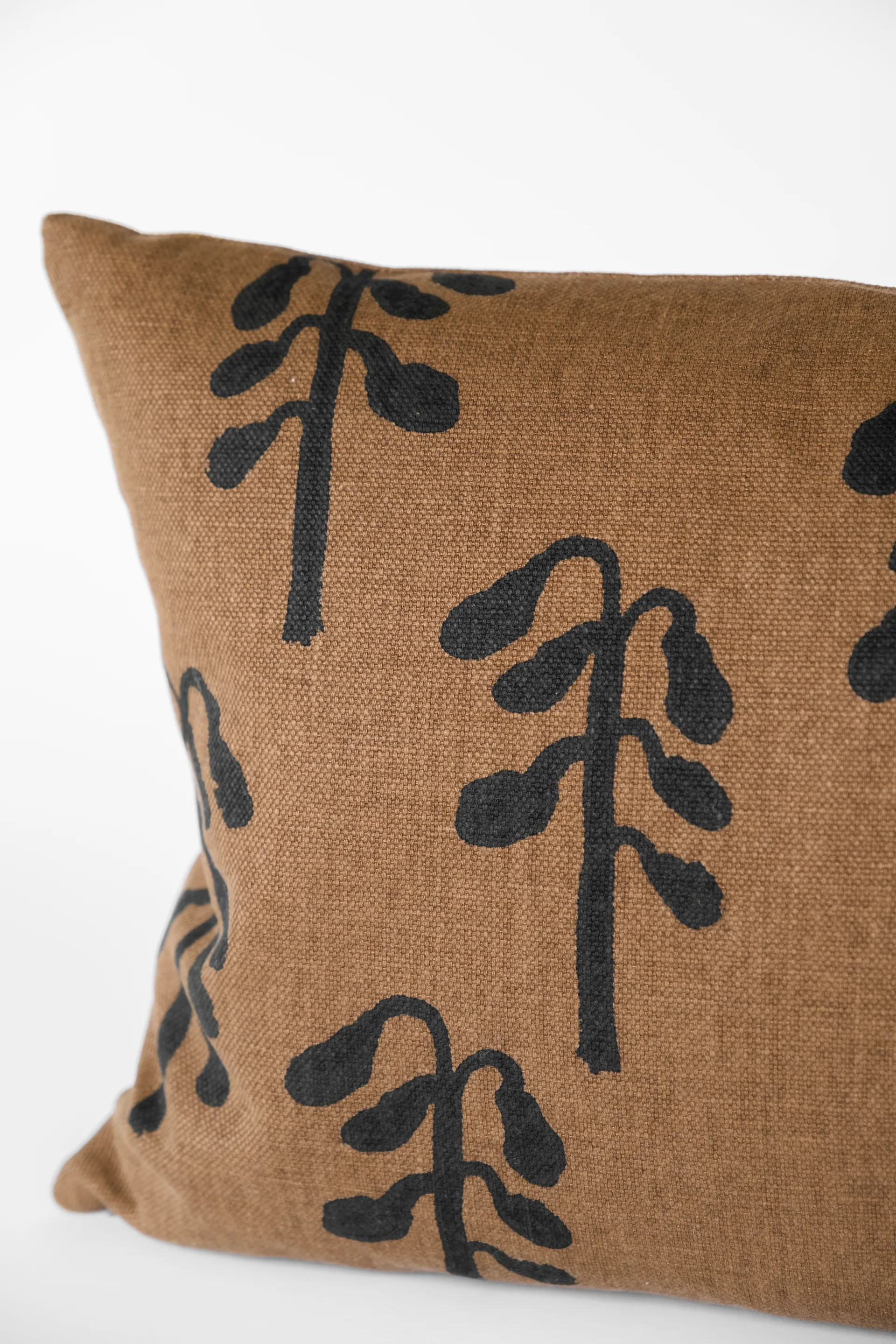 Weeping birch クッションカバー 38x58 cm, Brown Fine Little Day | ファインリトルデイ