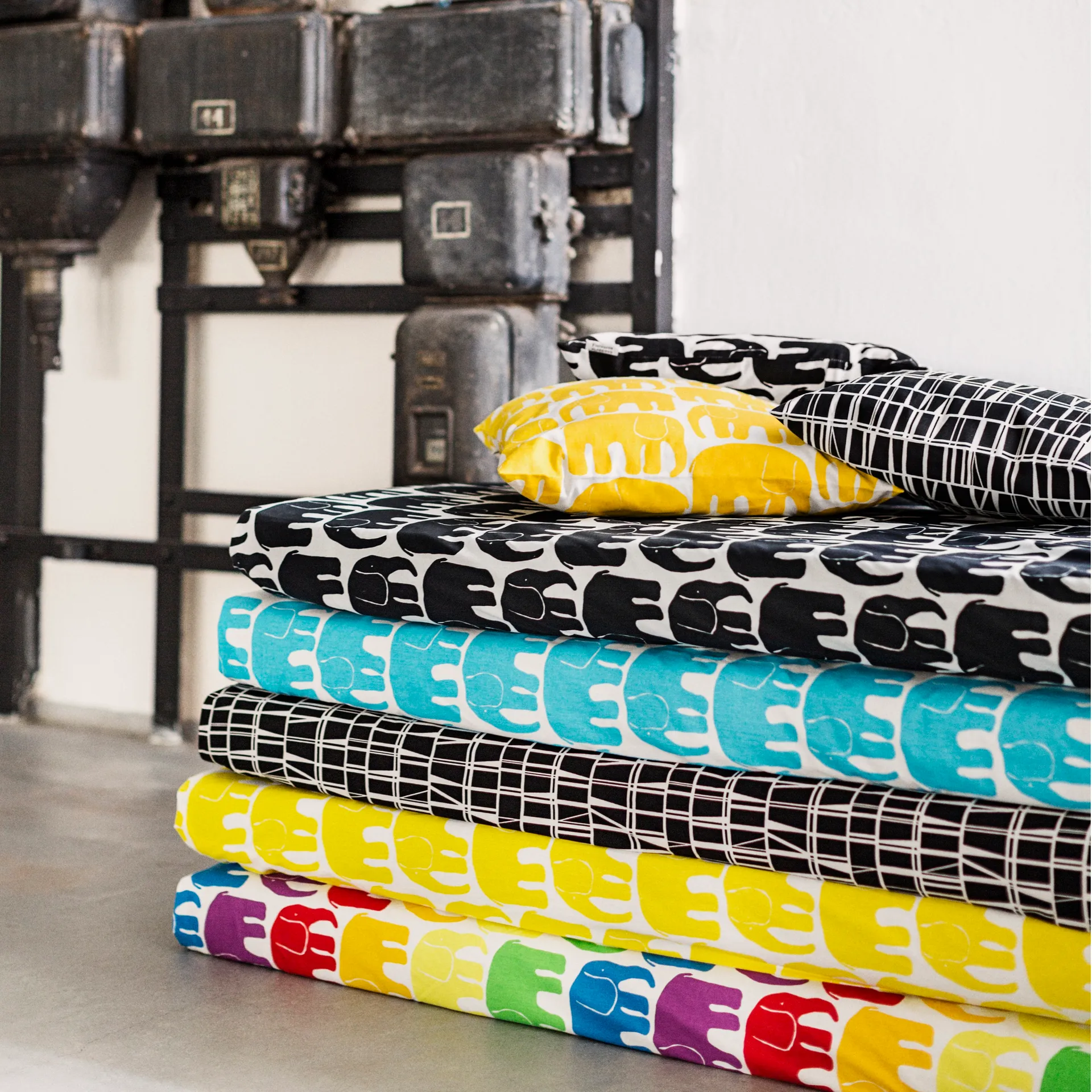 Elefantti 寝具セット, black-white Finlayson | フィンレイソン