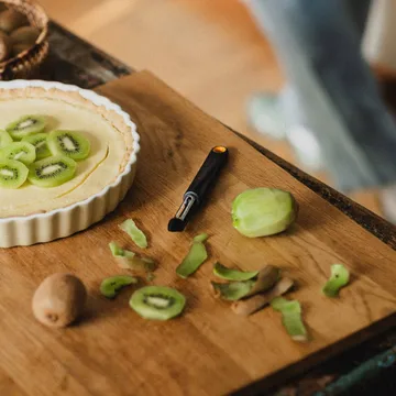 ファンクショナルフォーム ベジタブル ピーラー - Black, fruit peeler, flexible blade - Fiskars | フィスカース