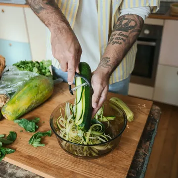 ファンクショナルフォーム ベジタブル ピーラー - Black, julienne peeler, Y-shaped - Fiskars | フィスカース