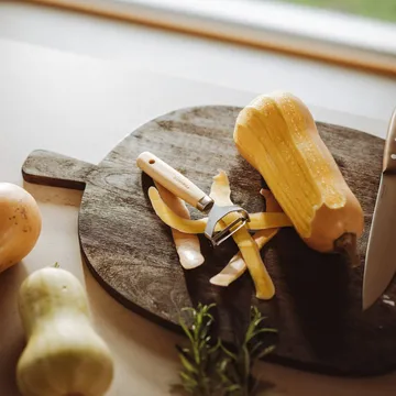 Folken 皮むき器 - Y字ピーラー、回転刃 - Fiskars | フィスカース