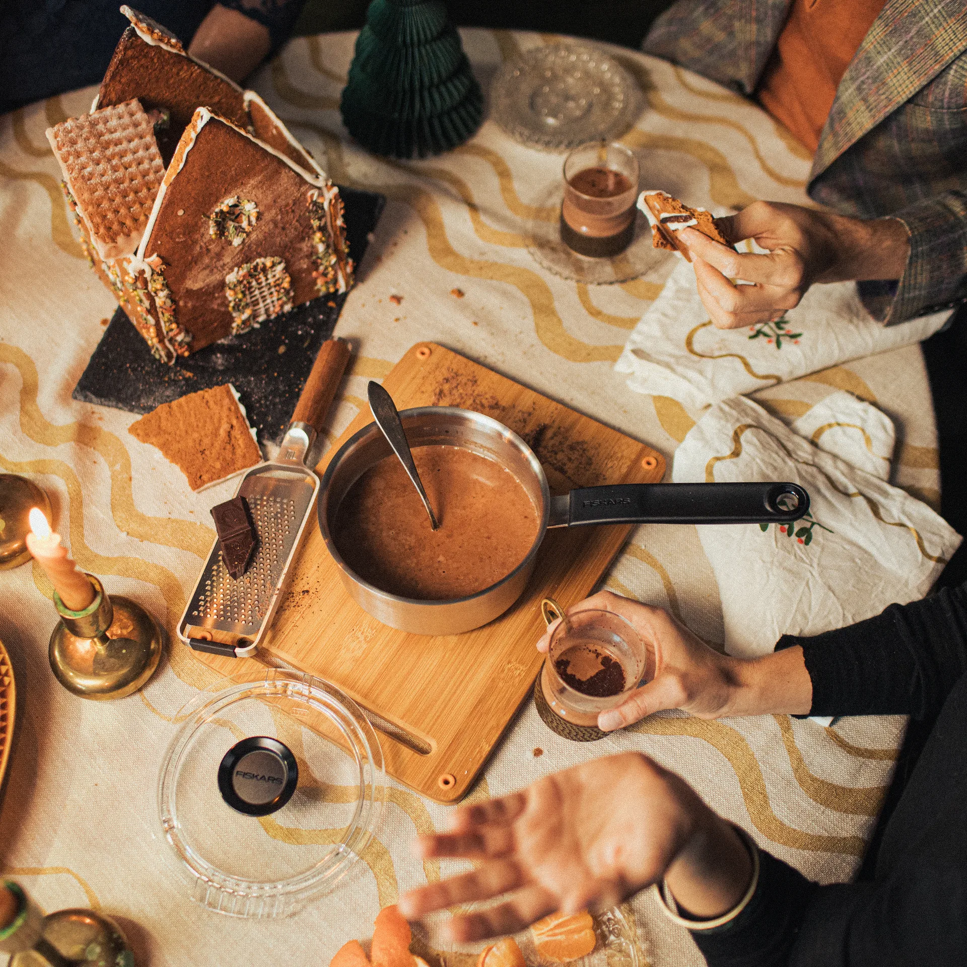 Functional Form ソースパン&蓋, 1.5 L Fiskars | フィスカース