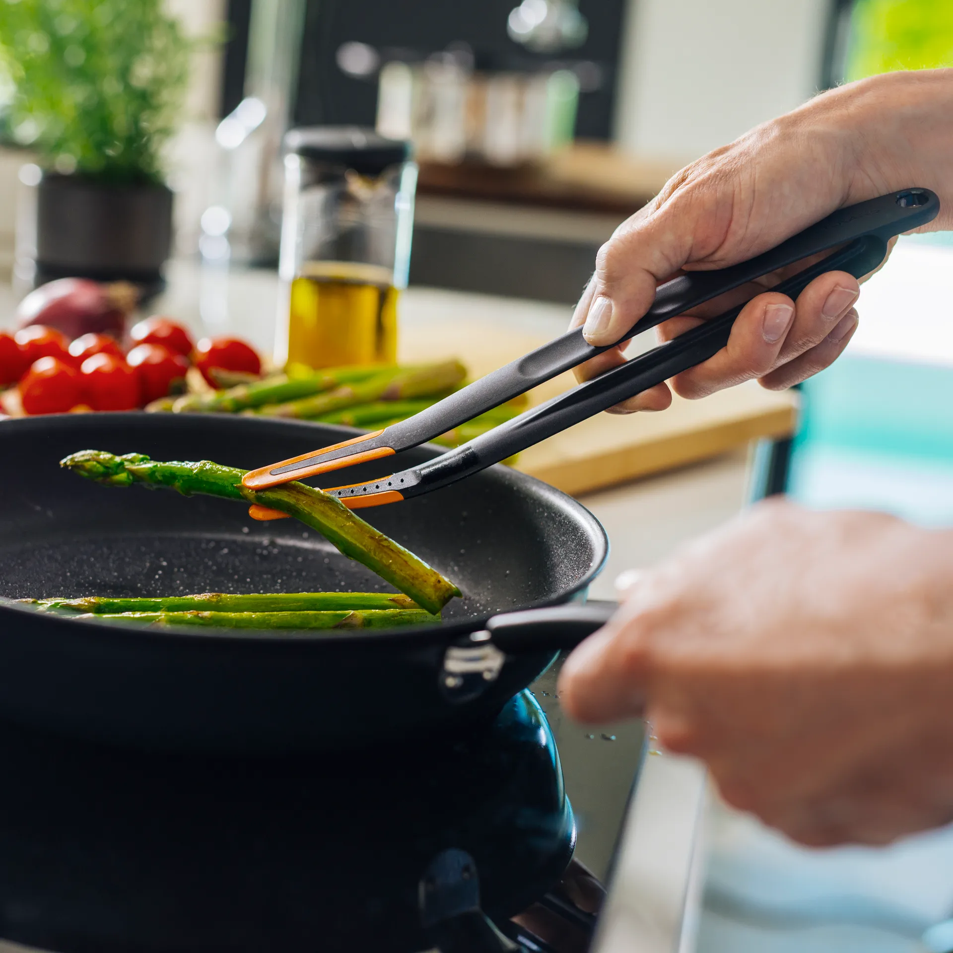 Functional Form トング 28.7 cm, Black Fiskars | フィスカース