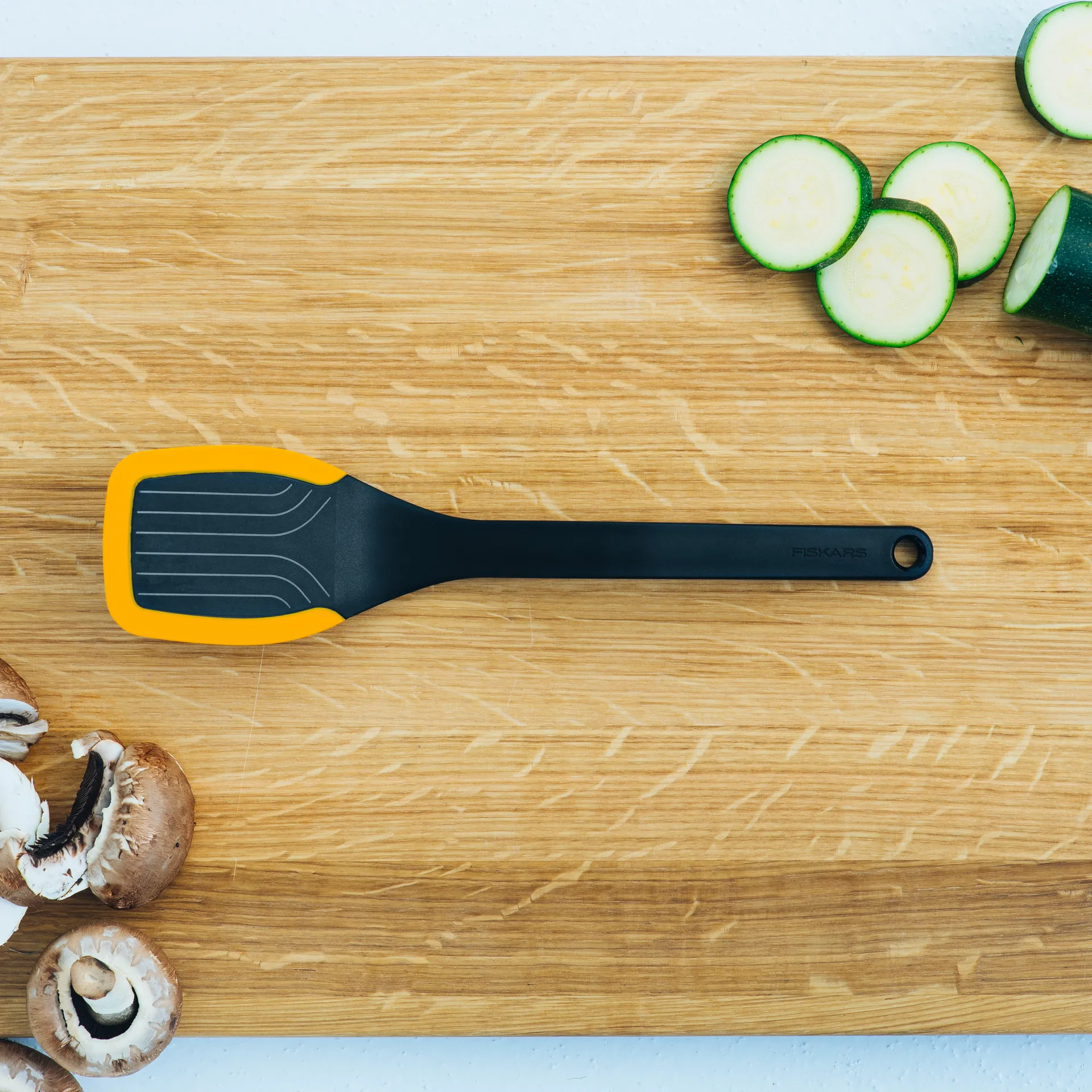 Functional Form フライングスパチュラ 29 cm, Black Fiskars | フィスカース