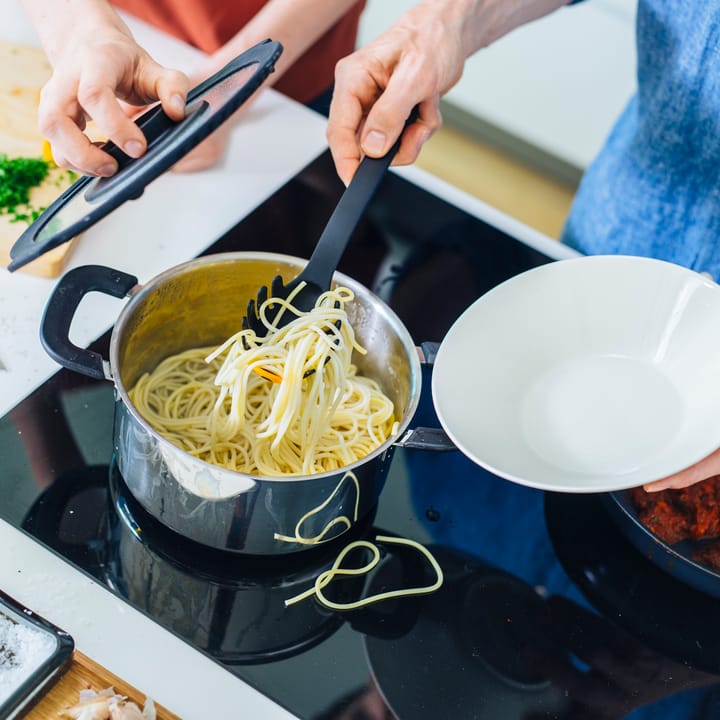 Functional Form パスタスプーン 29 cm, Black Fiskars | フィスカース